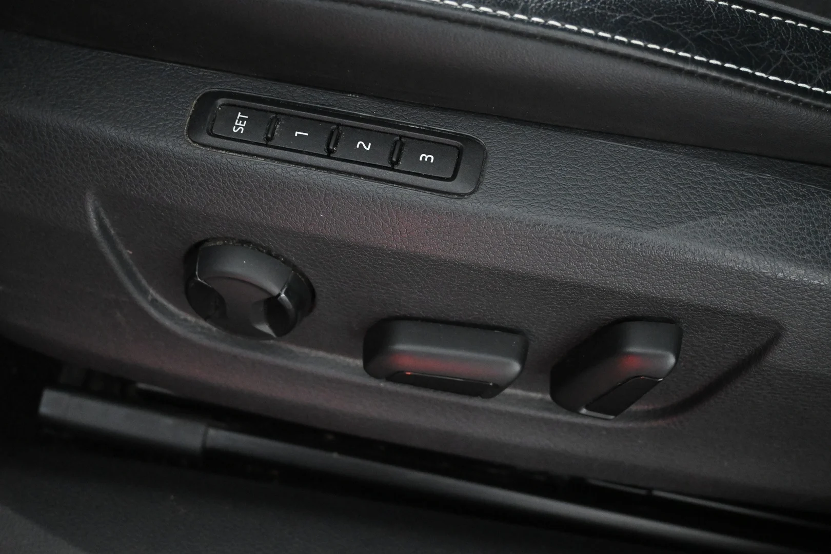Car Image - VleohPMfyjKwJ2wKS0iys