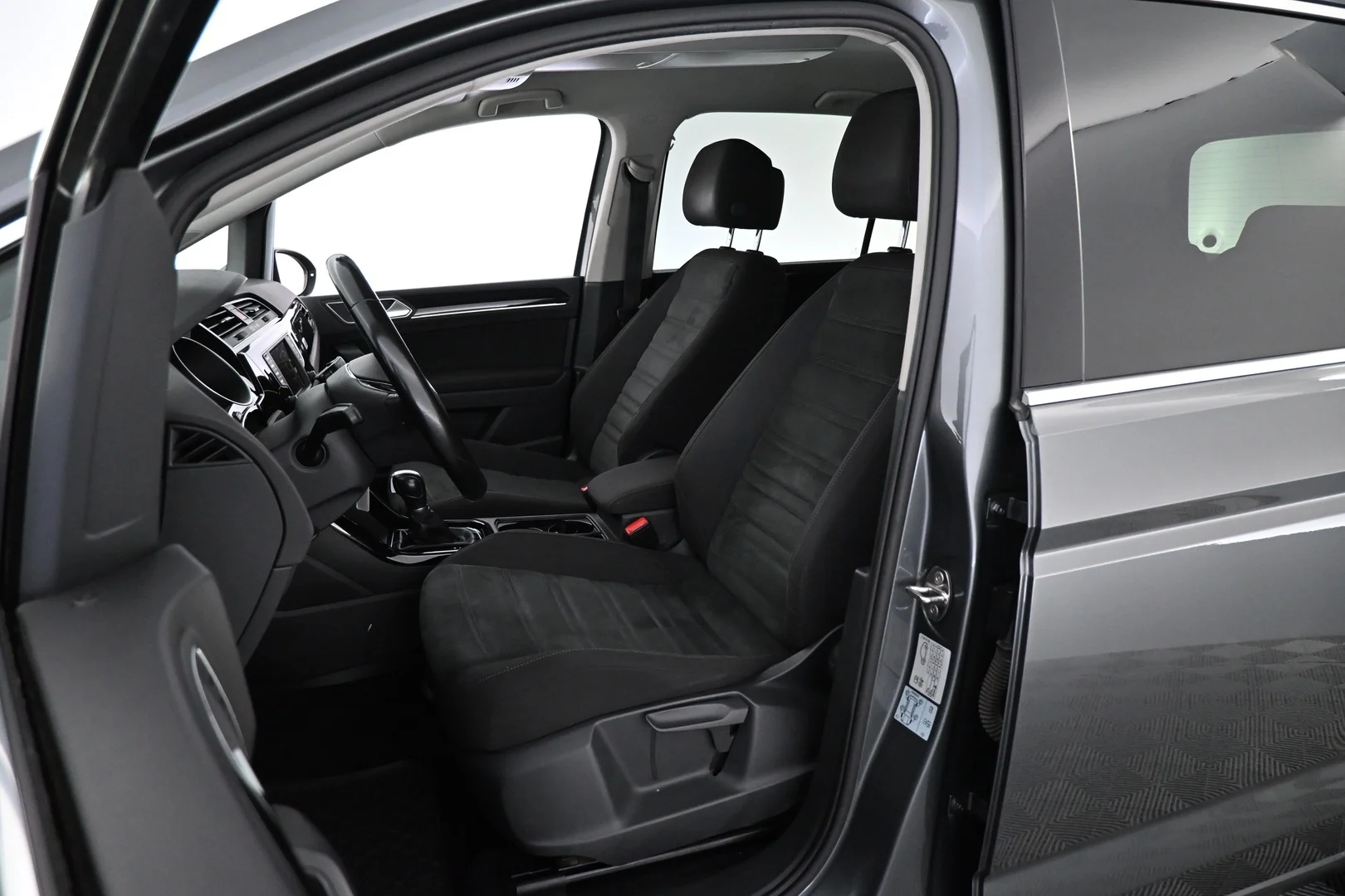 Car Image - 1kAdFvx1DzSR9udCC7TBj9