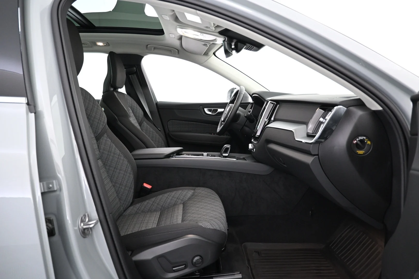 Car Image - 39lphmY5GKgzL99d33mx90