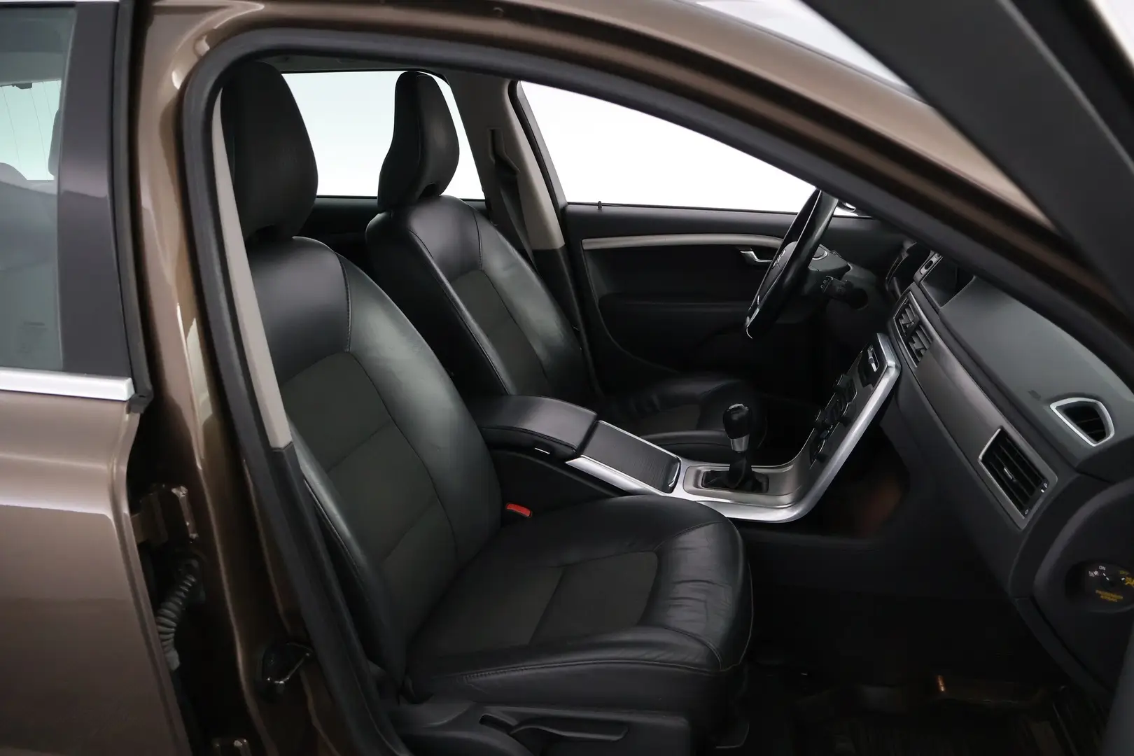 Car Image - 3PwO9ughuMdR1iicjuxD4q