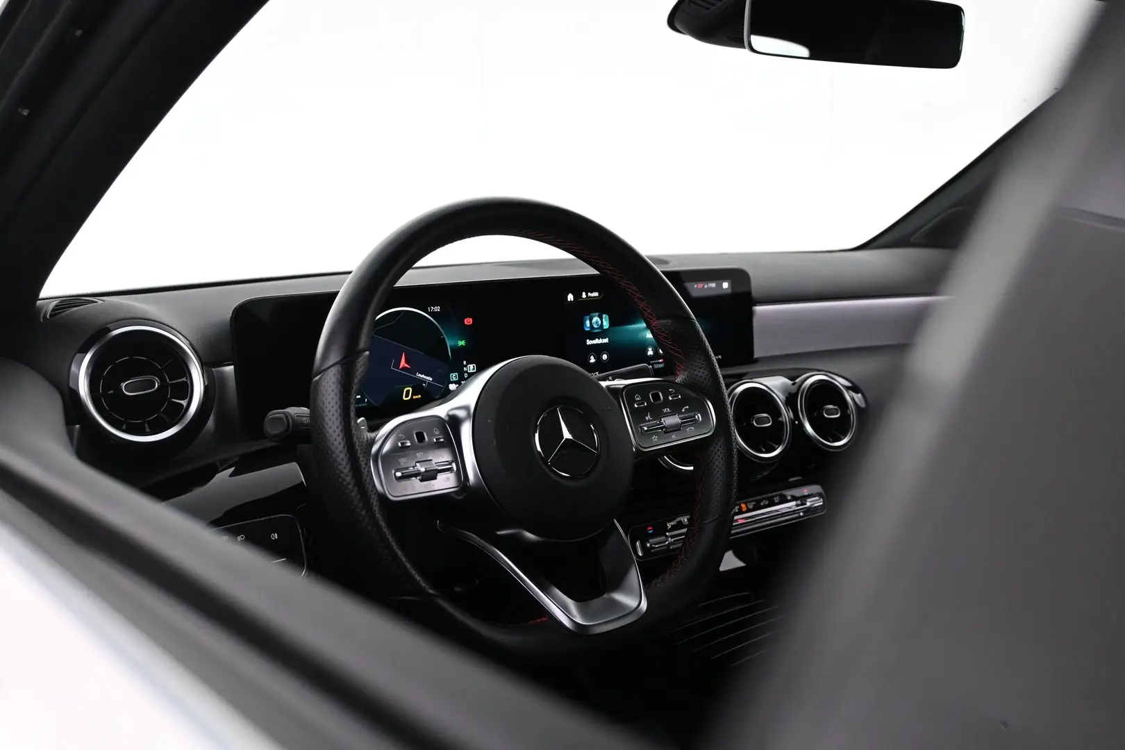 Car Image - 2YMbM2MQFOEgE2jTcjUrj