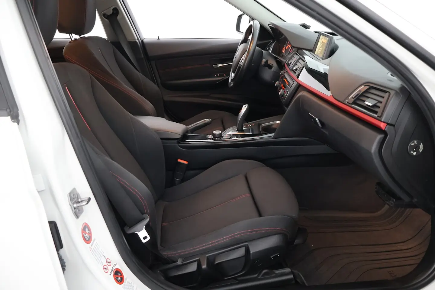Car Image - 1hXmMYF85YESook5btj8TR