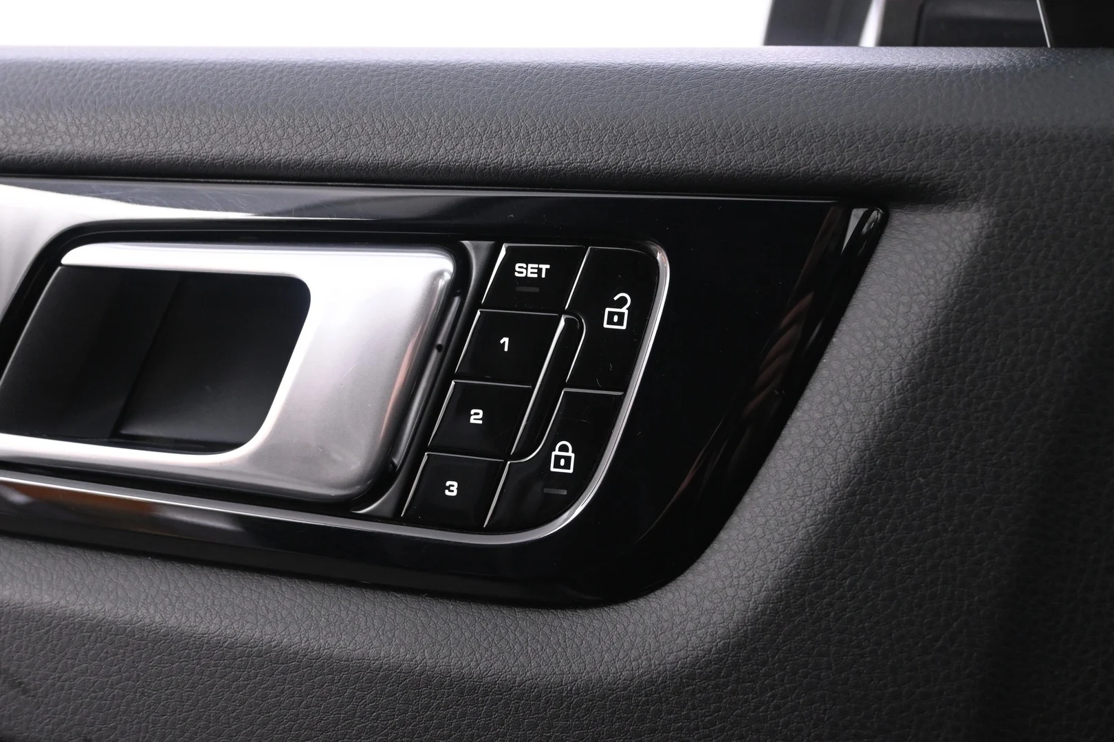 Car Image - 5ZcoXxo3Rc7uYLCBpwpMcA