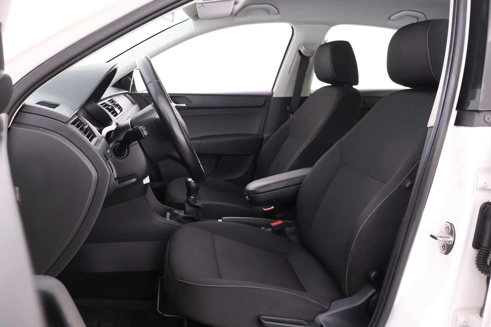 Car Image - 6z4U3yGmrEhZwlXpn2qGnb