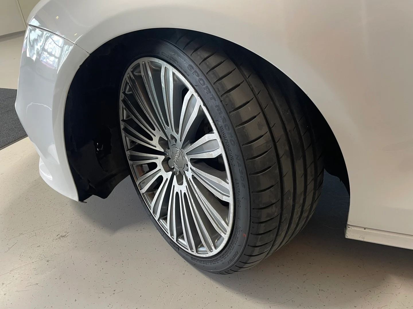 Car Image - 6JI6Ua9BB20aoM6xz8ZYy3