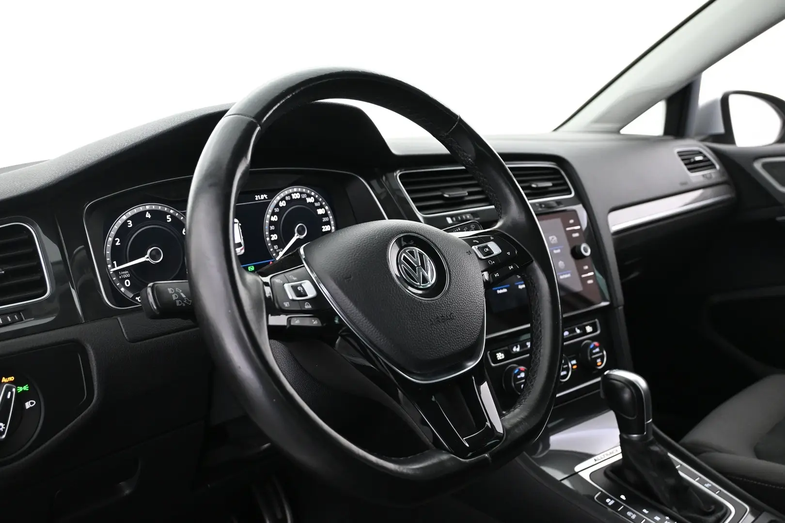 Car Image - 3xc09QO6xg85KbtzEDsQrM