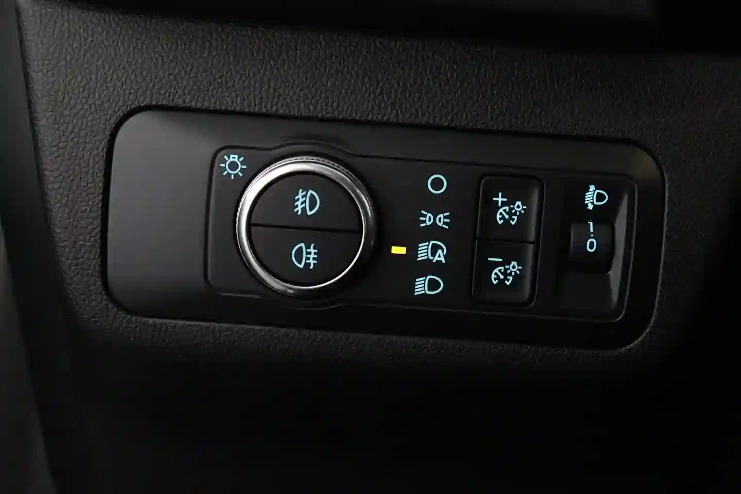 Car Image - 3UZW9x0oXJVZ0WDU7rsWmv