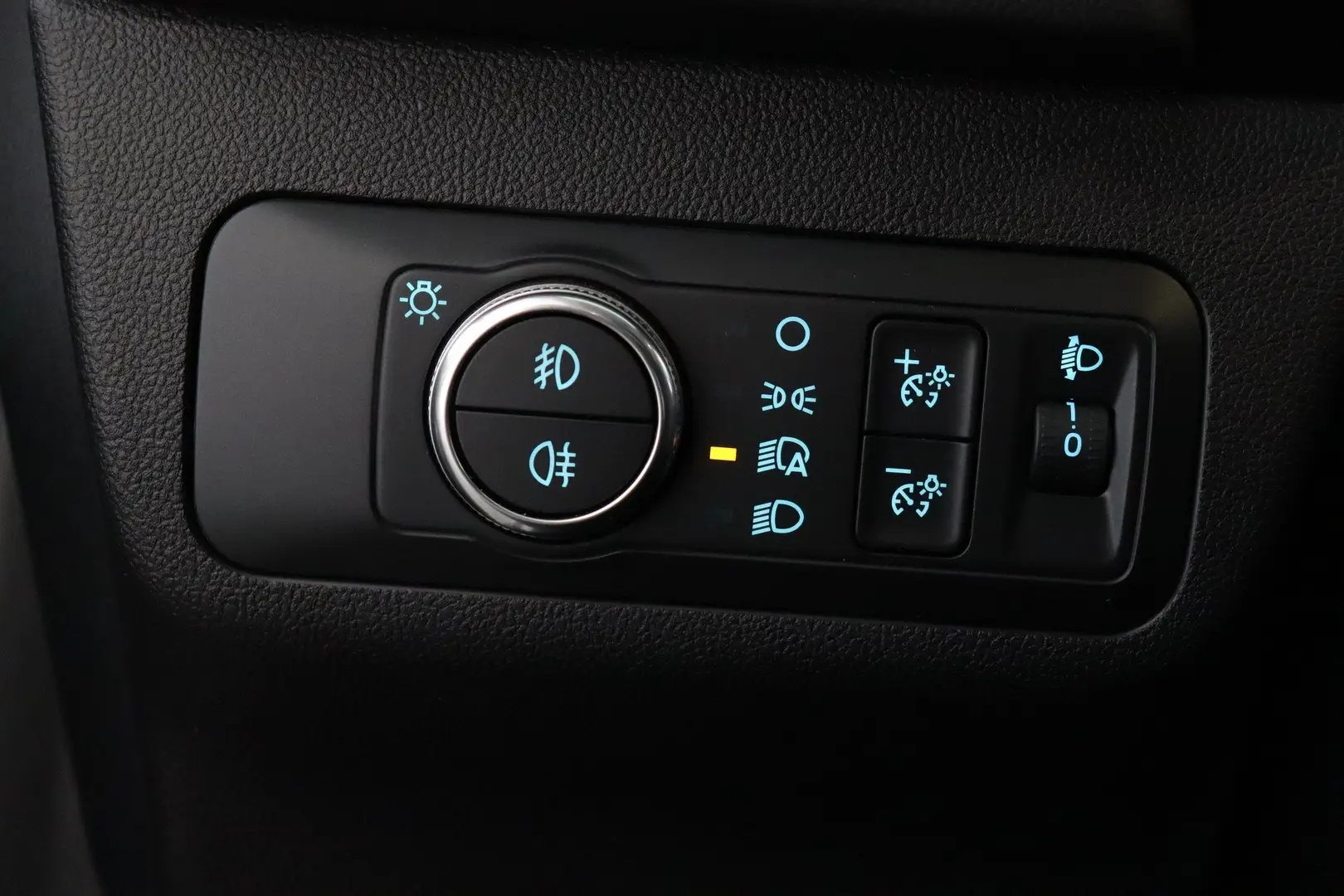 Car Image - 3UZW9x0oXJVZ0WDU7rsWmv