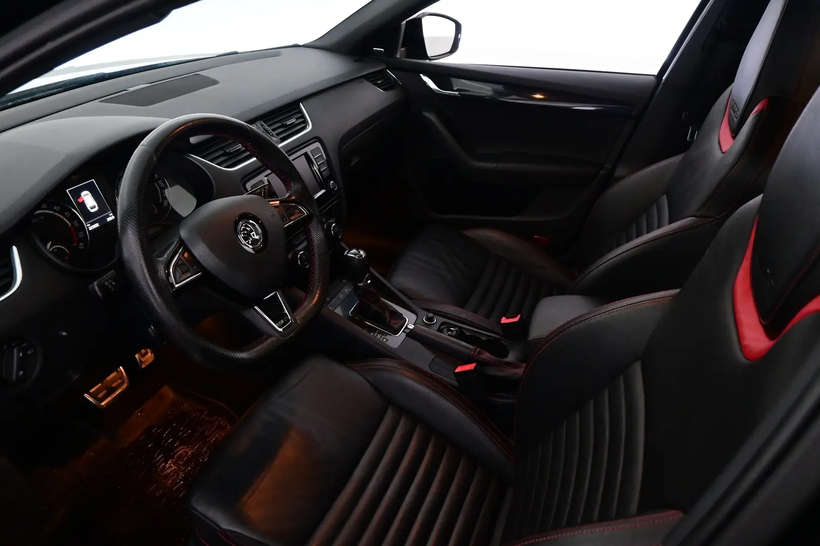 Car Image - Upl0ZjQlaDuxF1CVfor3o