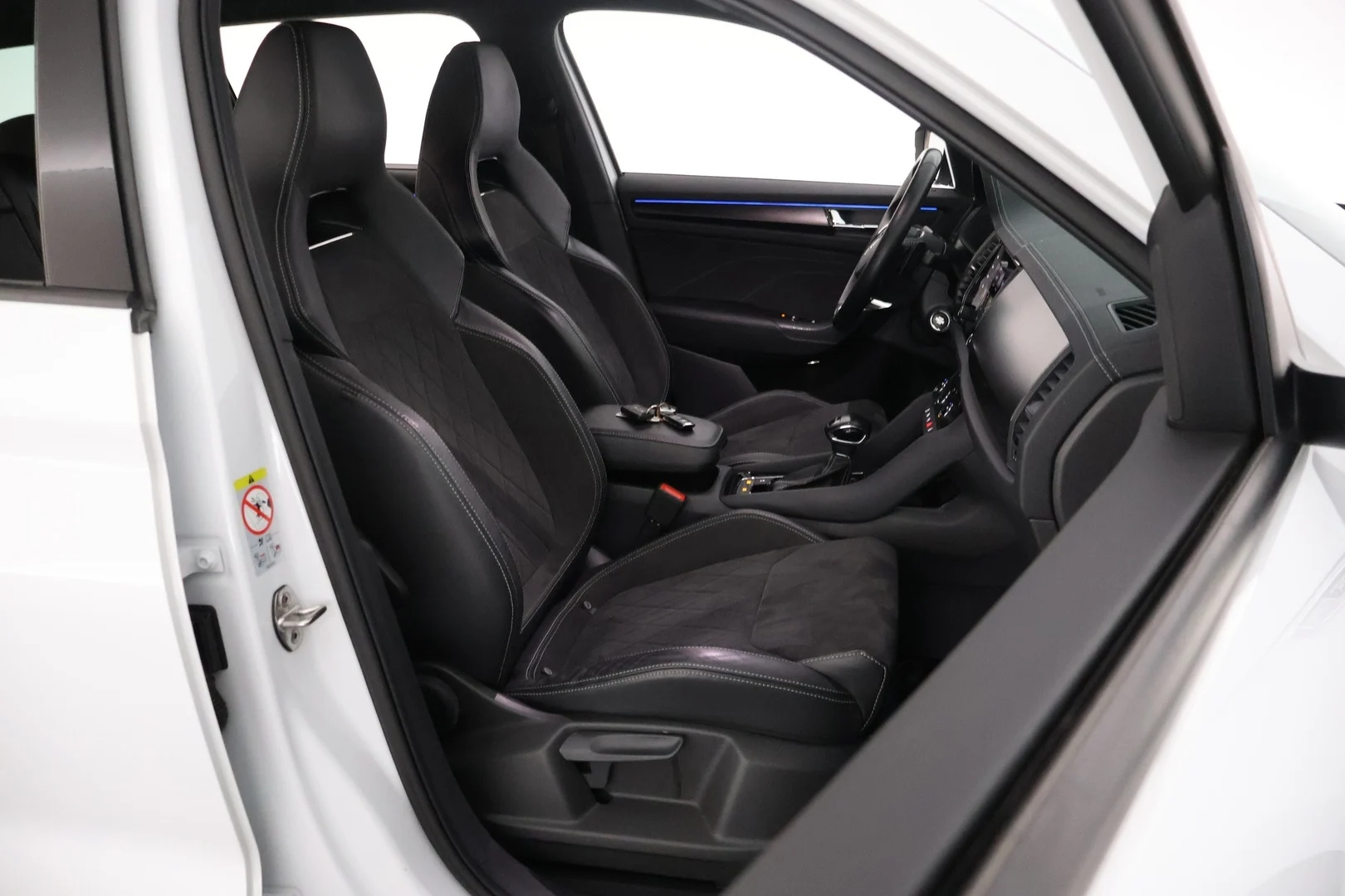 Car Image - 5Q7TPXnHgjJXTB5Whzotox