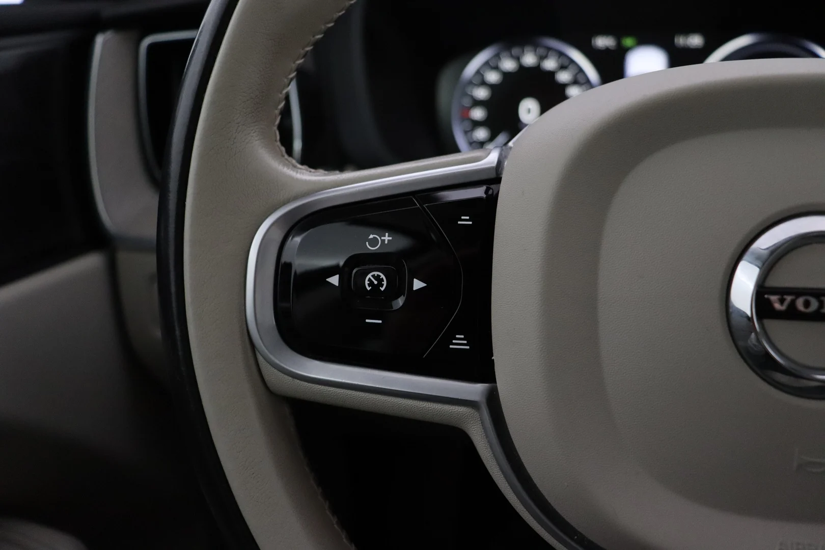 Car Image - 1Wp0aSNQmZnA2mANFwMPl7