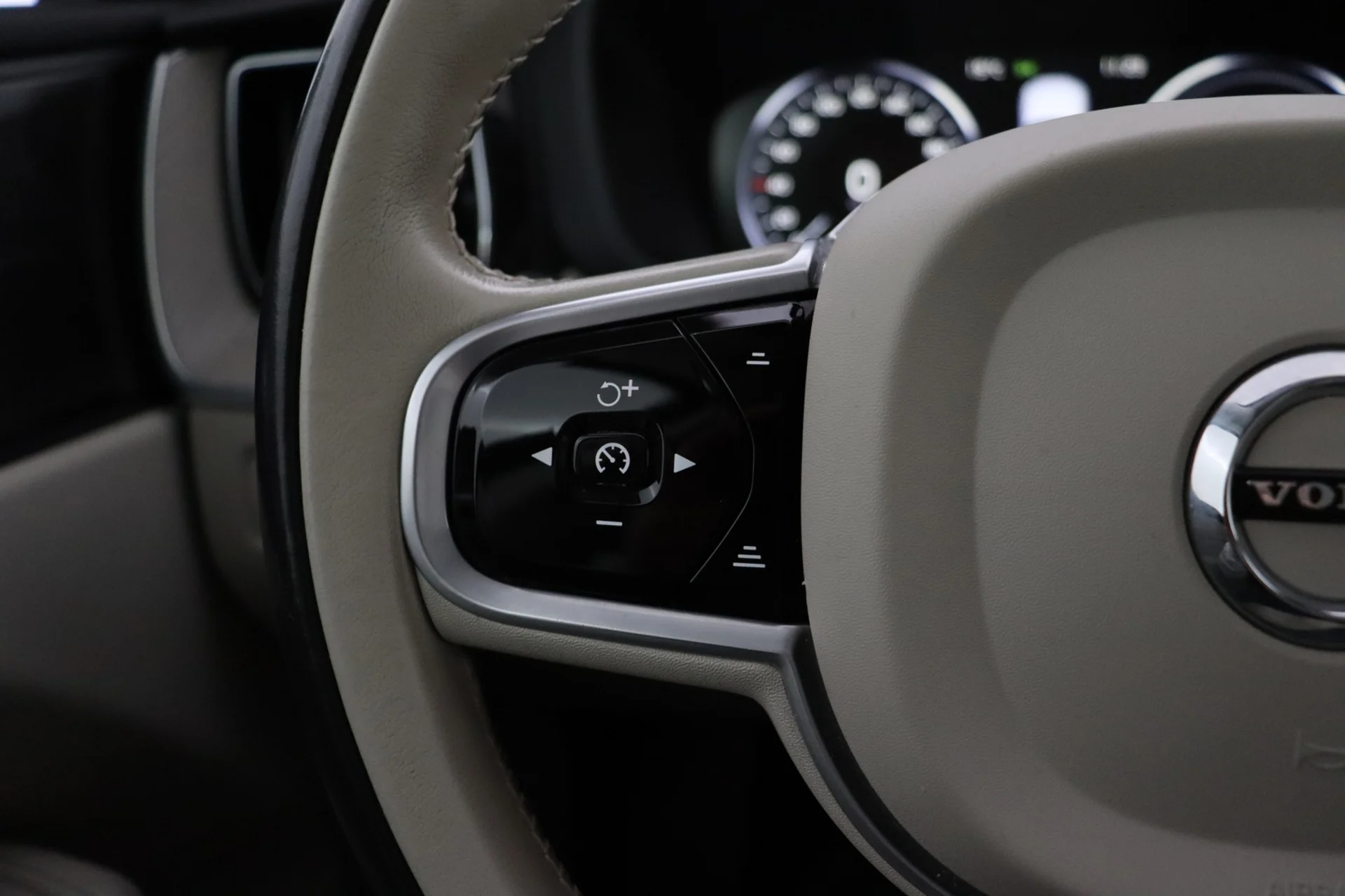 Car Image - 1Wp0aSNQmZnA2mANFwMPl7