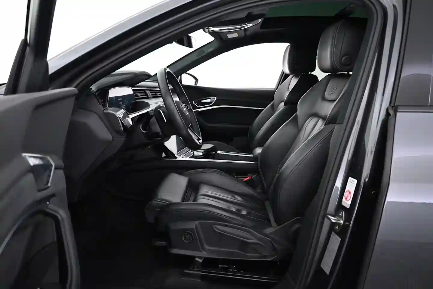 Car Image - 13qKRl2OPLxgjSBJBgMV9z