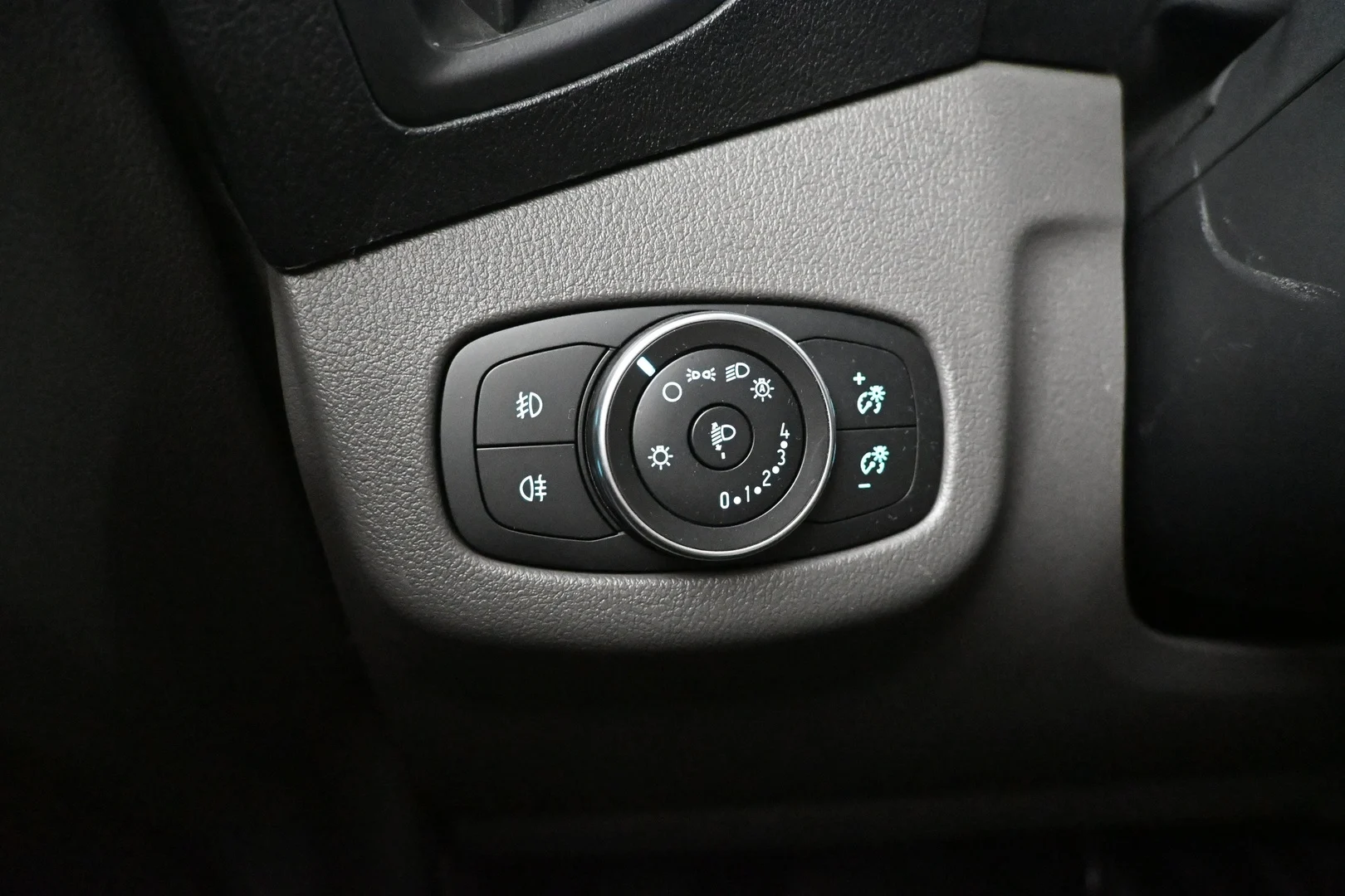 Car Image - 4QpJy4Ad2U01PrcdC5eorE
