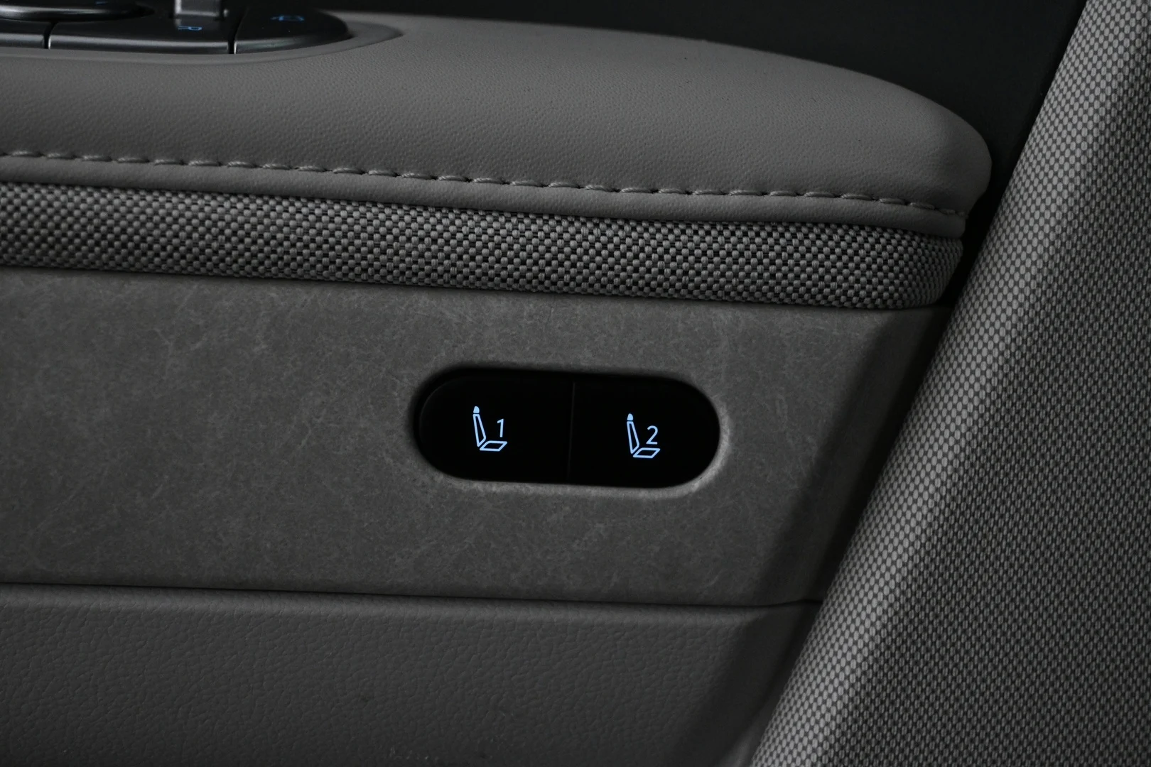 Car Image - 3lL1hBJYxu4dL8fPZJS81N