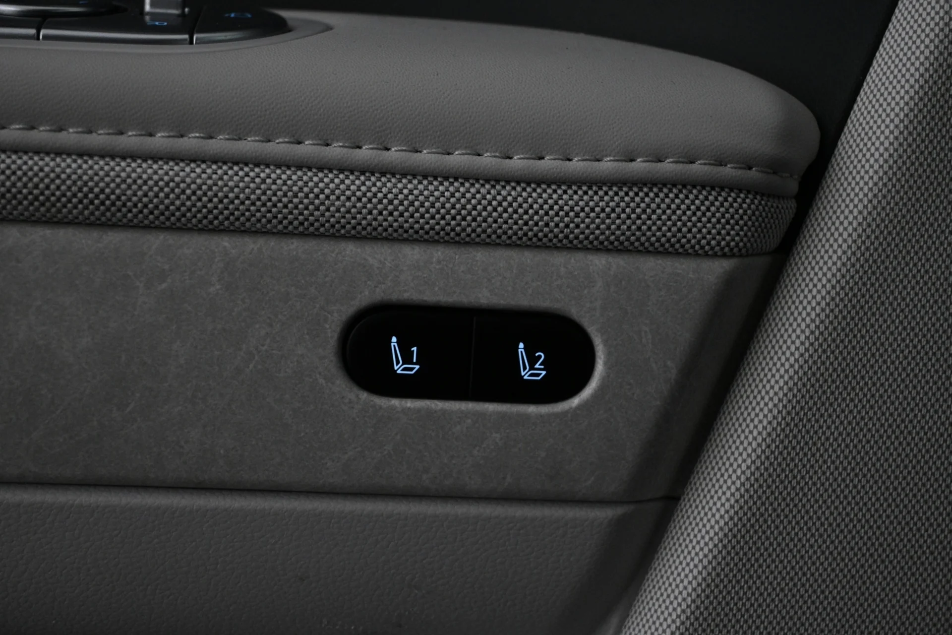 Car Image - 3lL1hBJYxu4dL8fPZJS81N