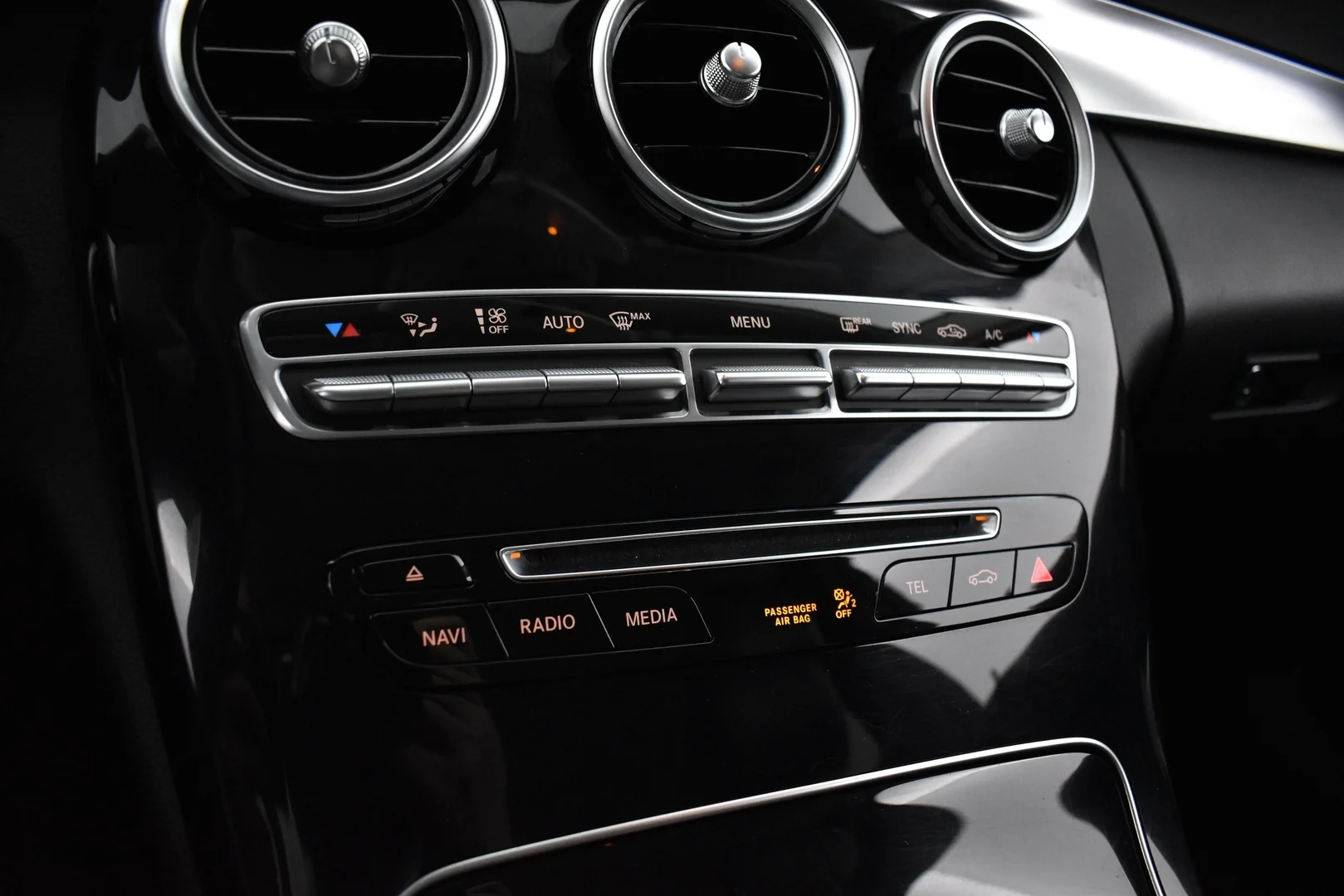 Car Image - ifeLo4KNeiWyfaKPE7Fpo