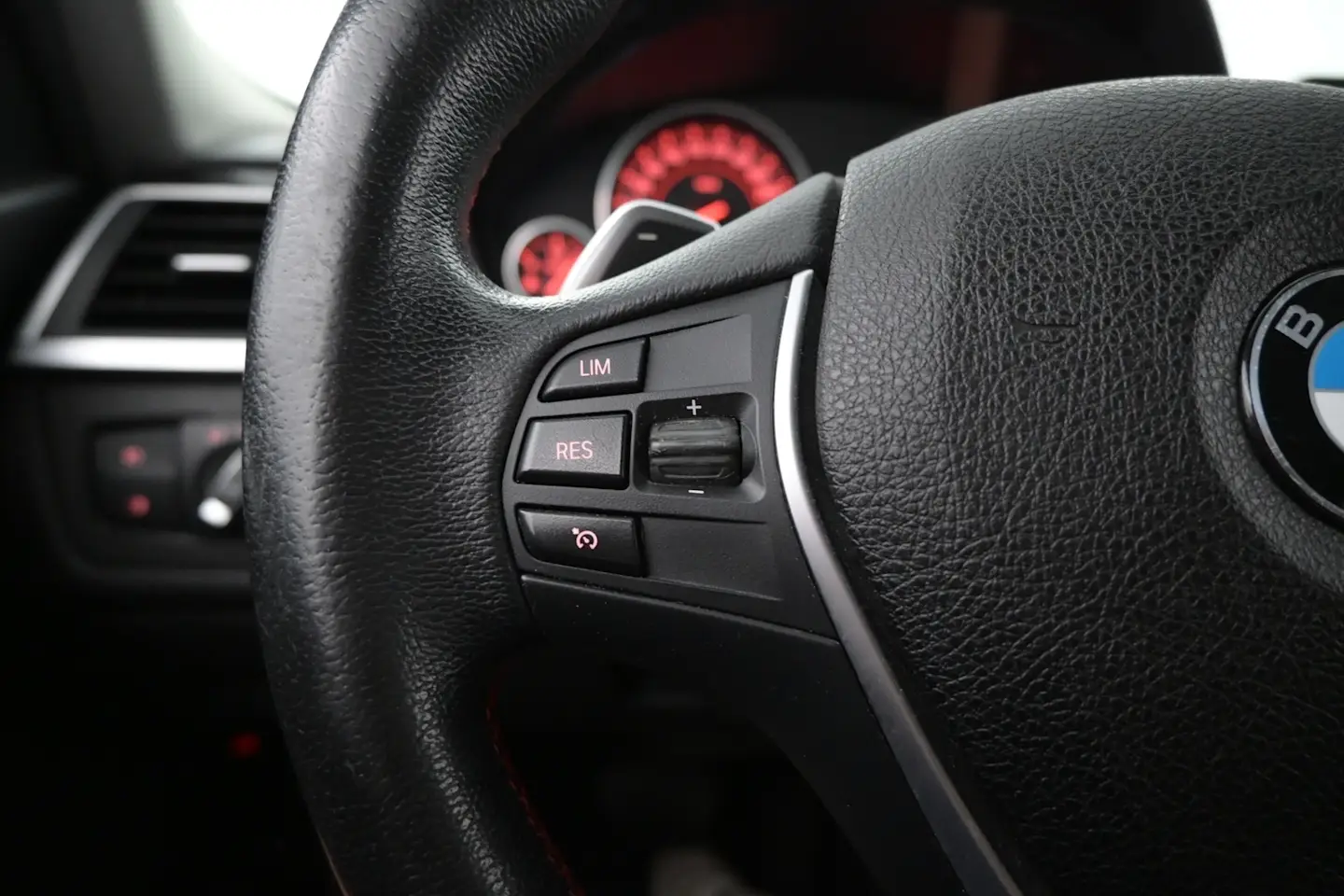 Car Image - 7jWSxeudiB5QsE2Hm0hgqS