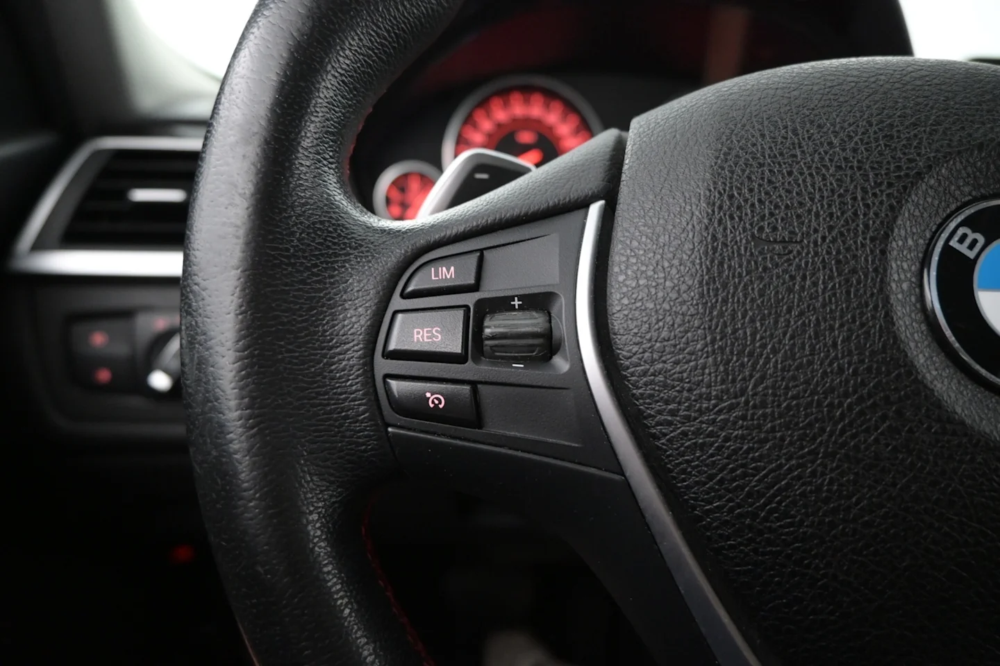 Car Image - 7jWSxeudiB5QsE2Hm0hgqS