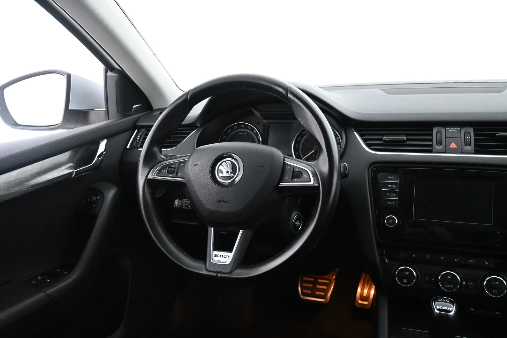 Car Image - 72YtNw0L6Q02AhpjgOzRr6