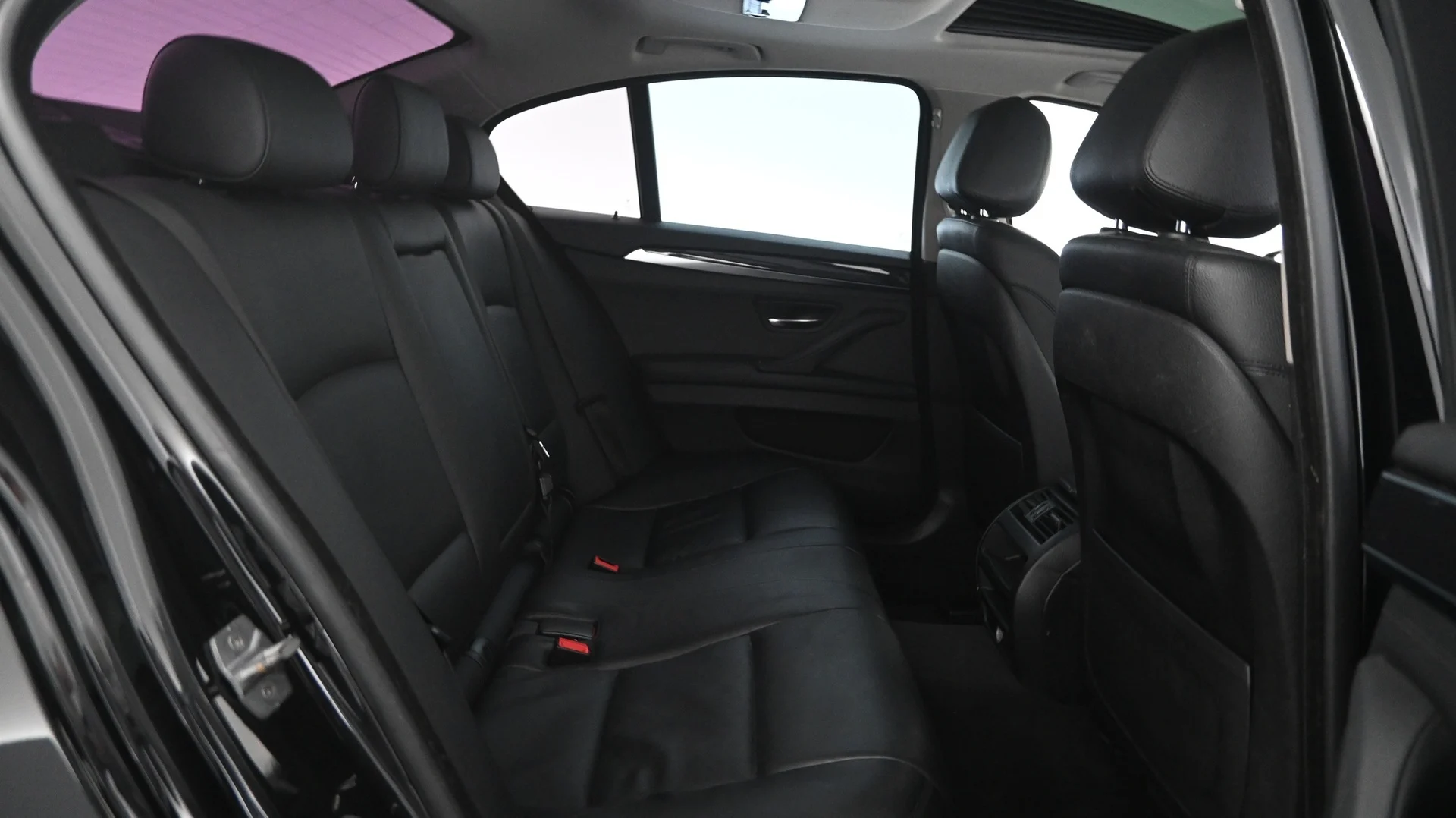 Car Image - PlbhDa2xeYvHOSfso2iNJ