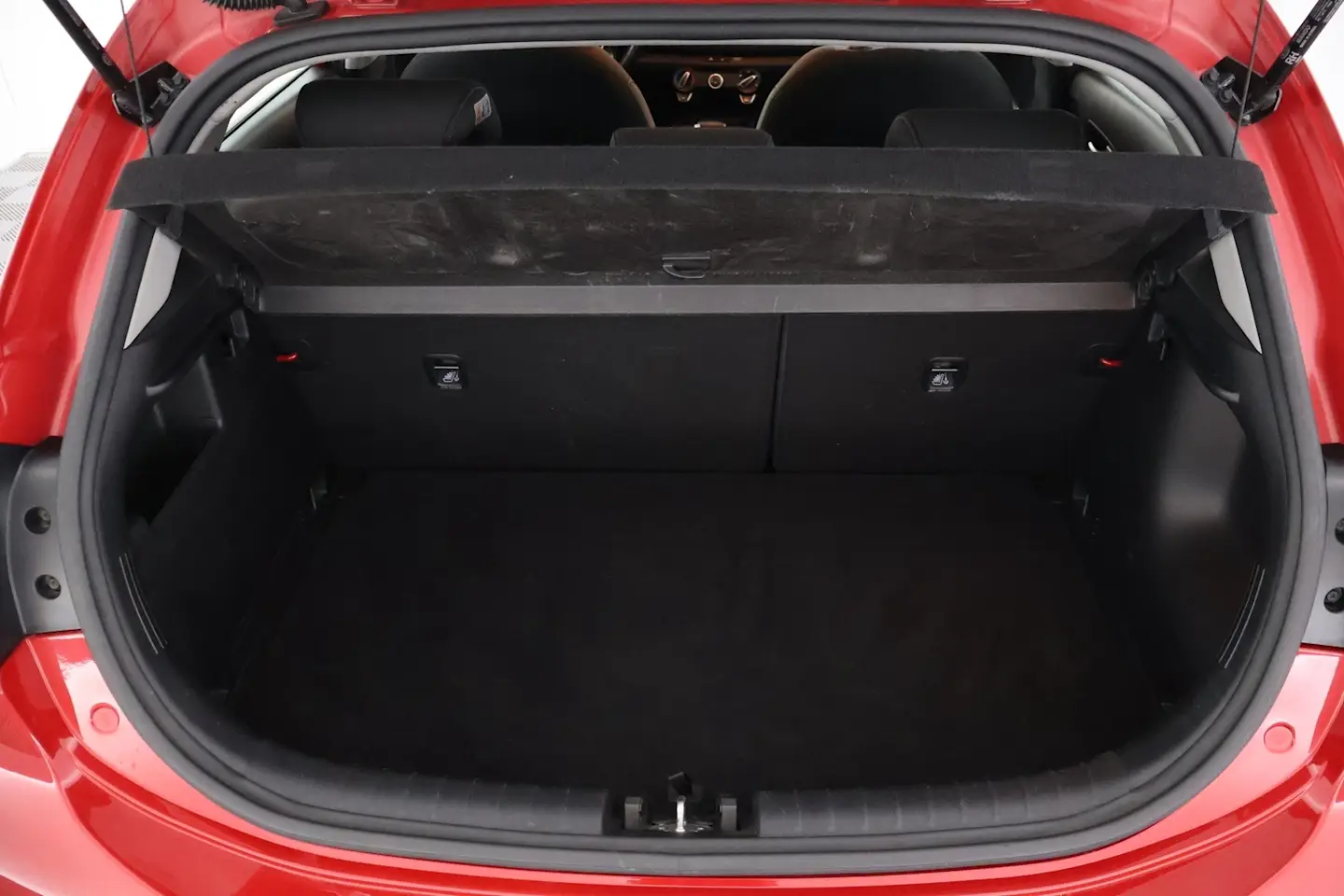 Car Image - 2CvGpHbNGiT4ZfuMV451fn