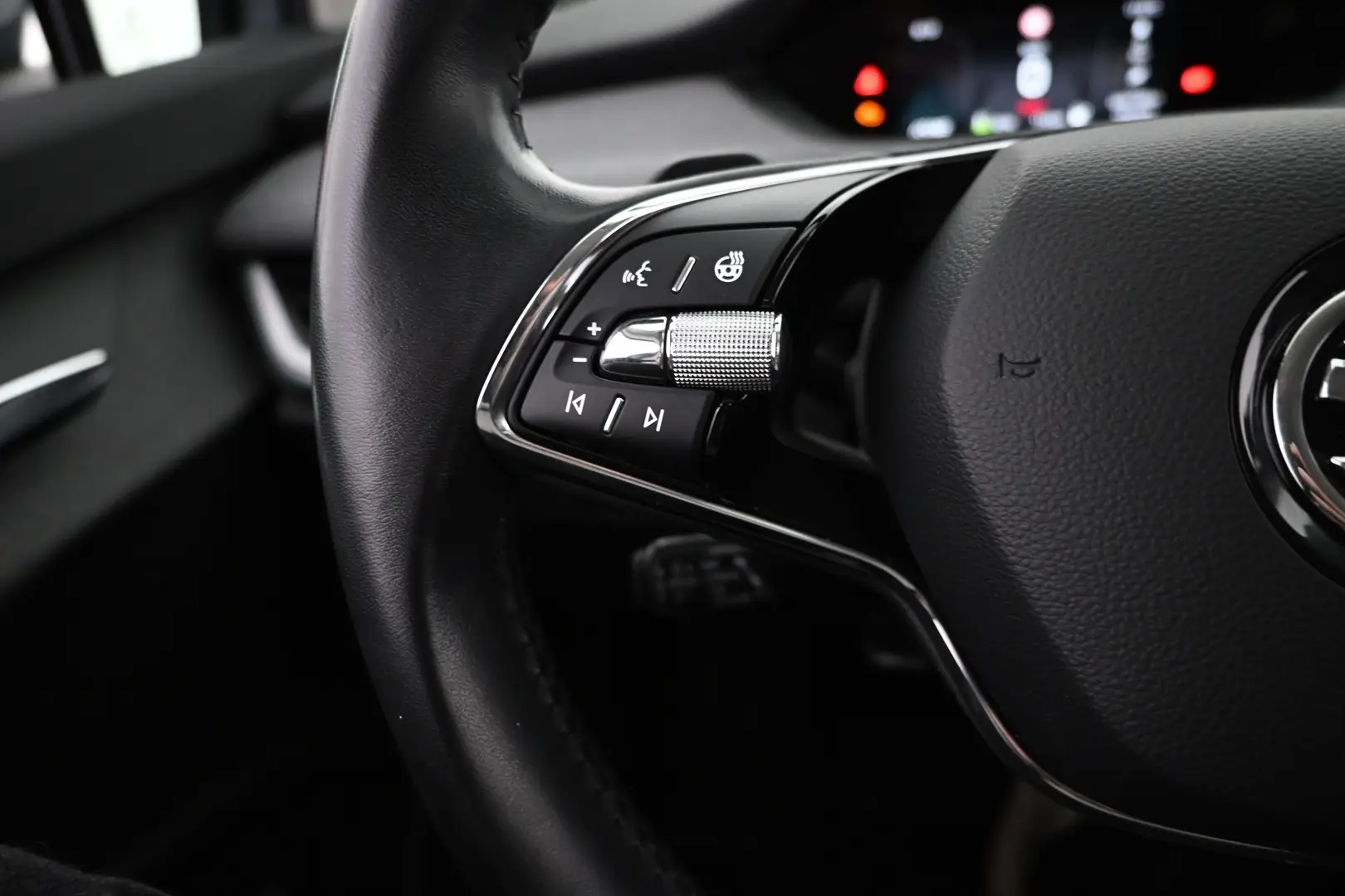 Car Image - 5uEqax3KqAD7QXfBWXO9ri