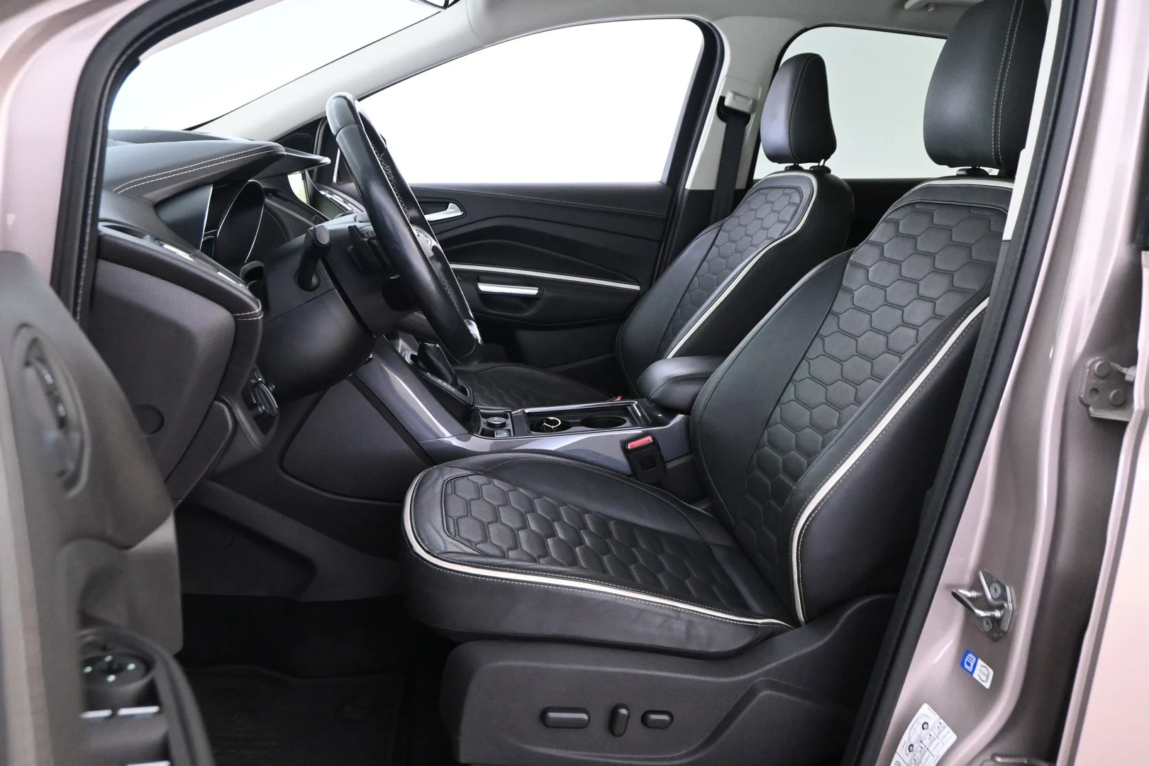 Car Image - 6DEiTKVOtGw8oIcL0jeXz1