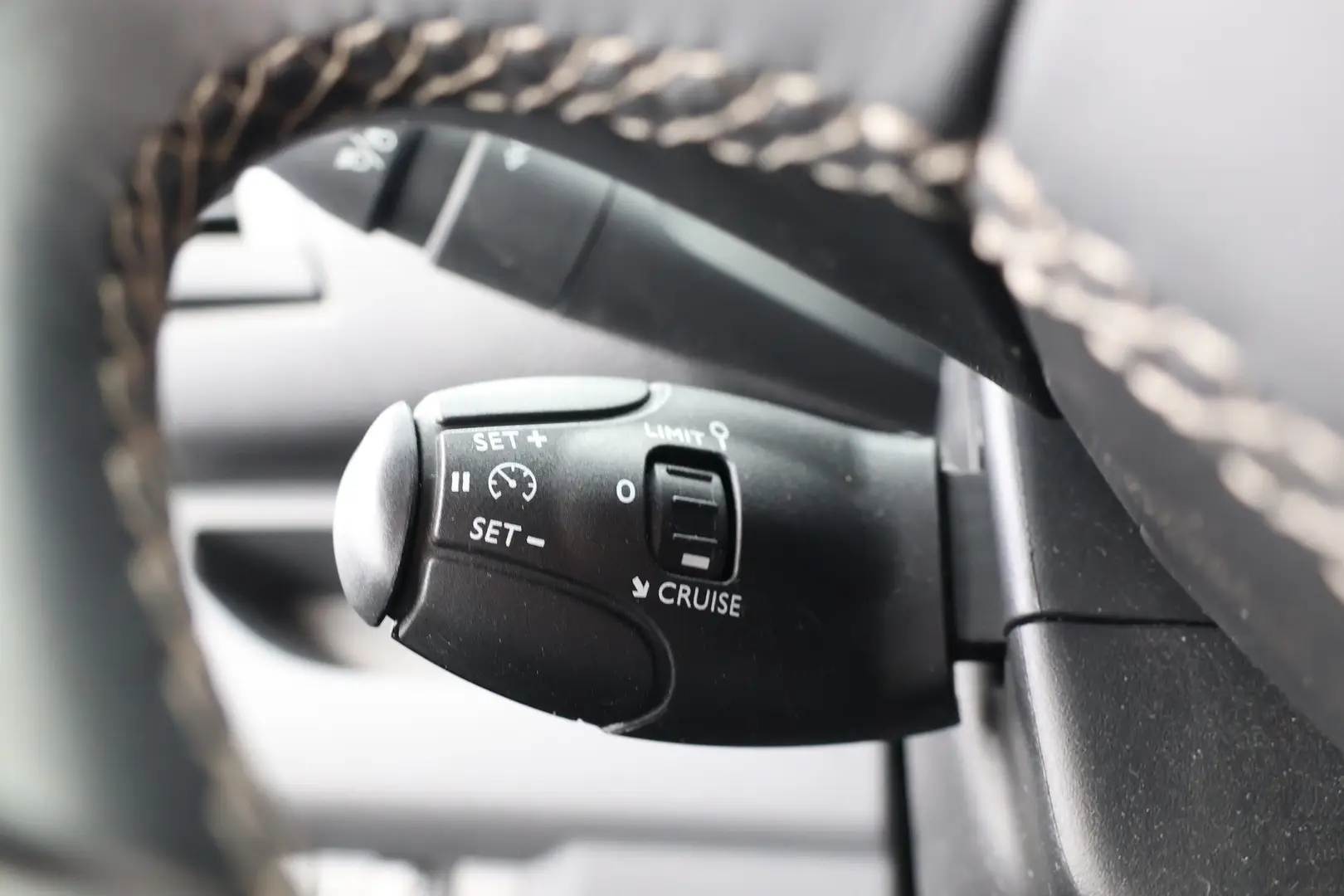 Car Image - 4QSk1RyLHogIOvRoVc9Cz6