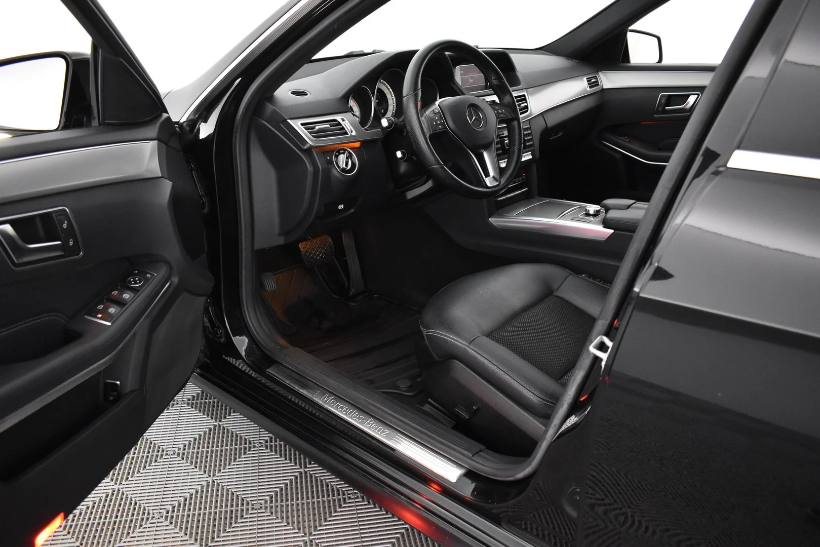 Car Image - 5BHqB6dDS036WLzjqUdwSC
