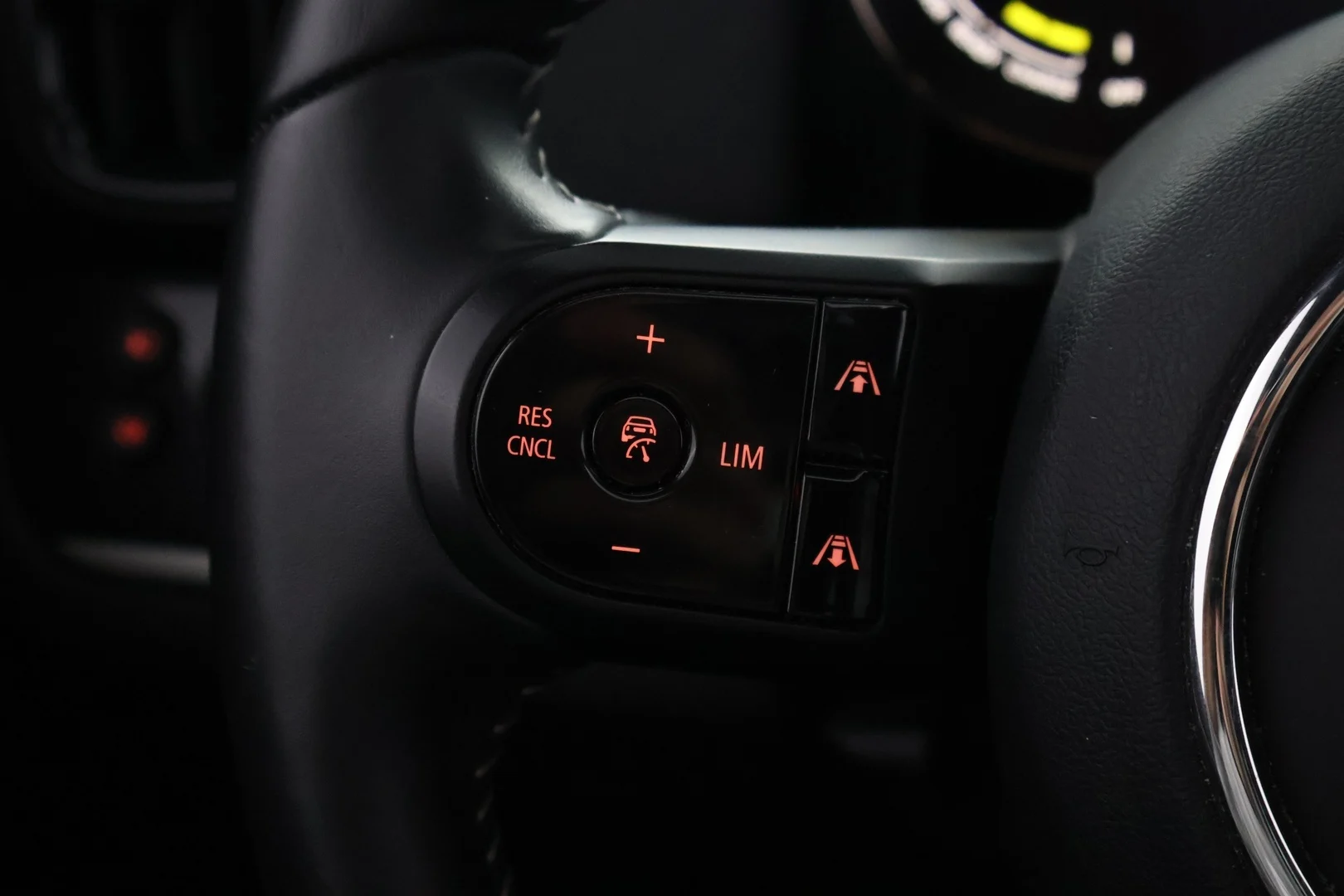 Car Image - 41PQO6PTS0g5j8Rm2U3eot