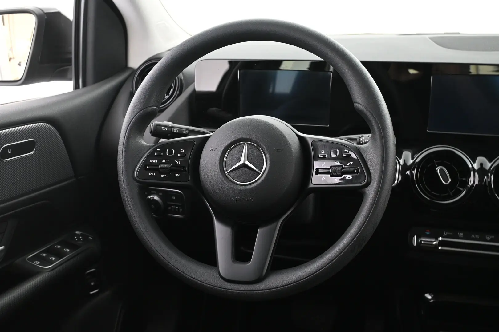 Car Image - KdnRJ8d7UCdiFDKsZ87TQ