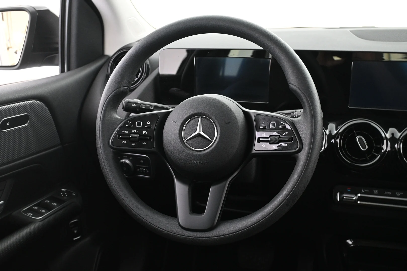 Car Image - KdnRJ8d7UCdiFDKsZ87TQ