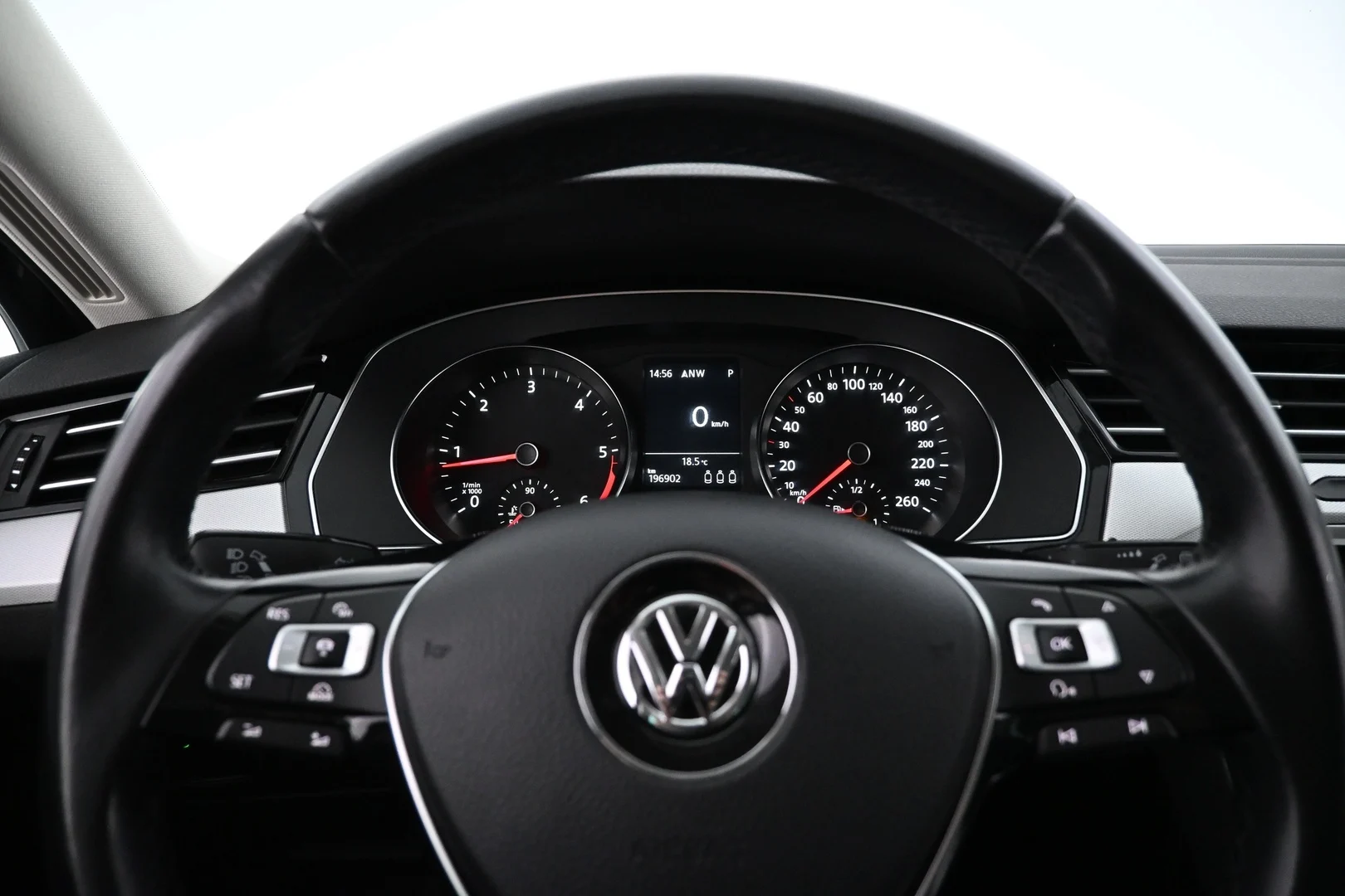 Car Image - 544Fyd8LEkIzxKFrnV8Z8q