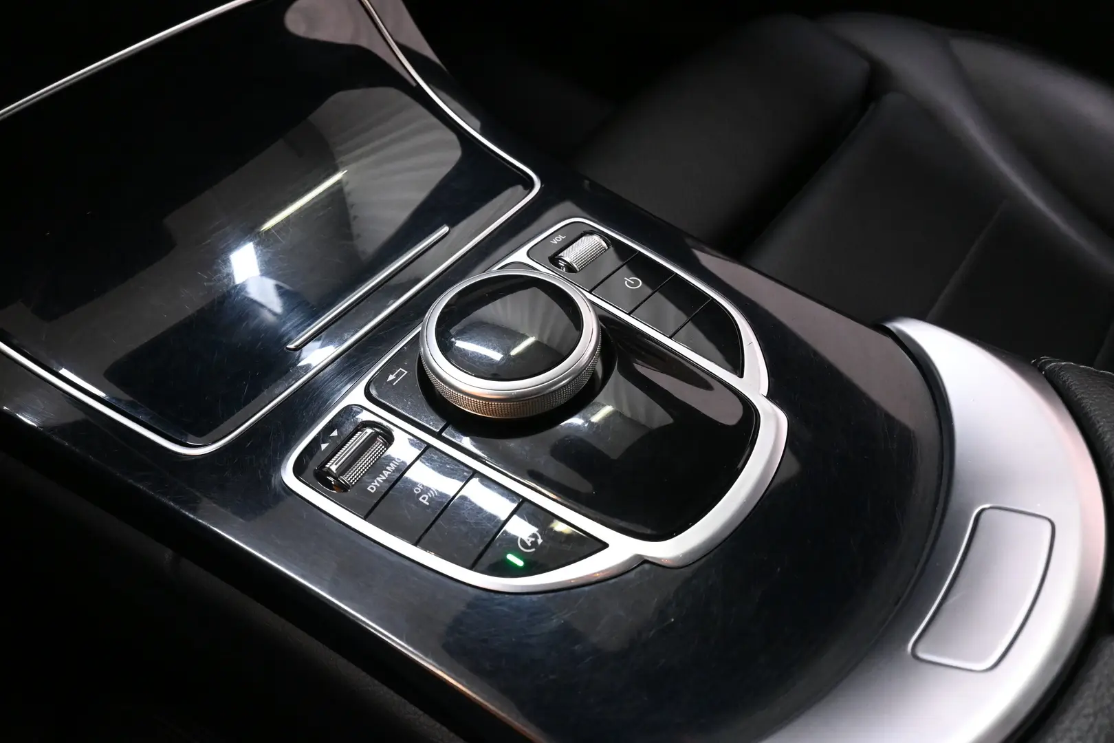 Car Image - 6oa2PnSgcKn8XiIgQU6WJO