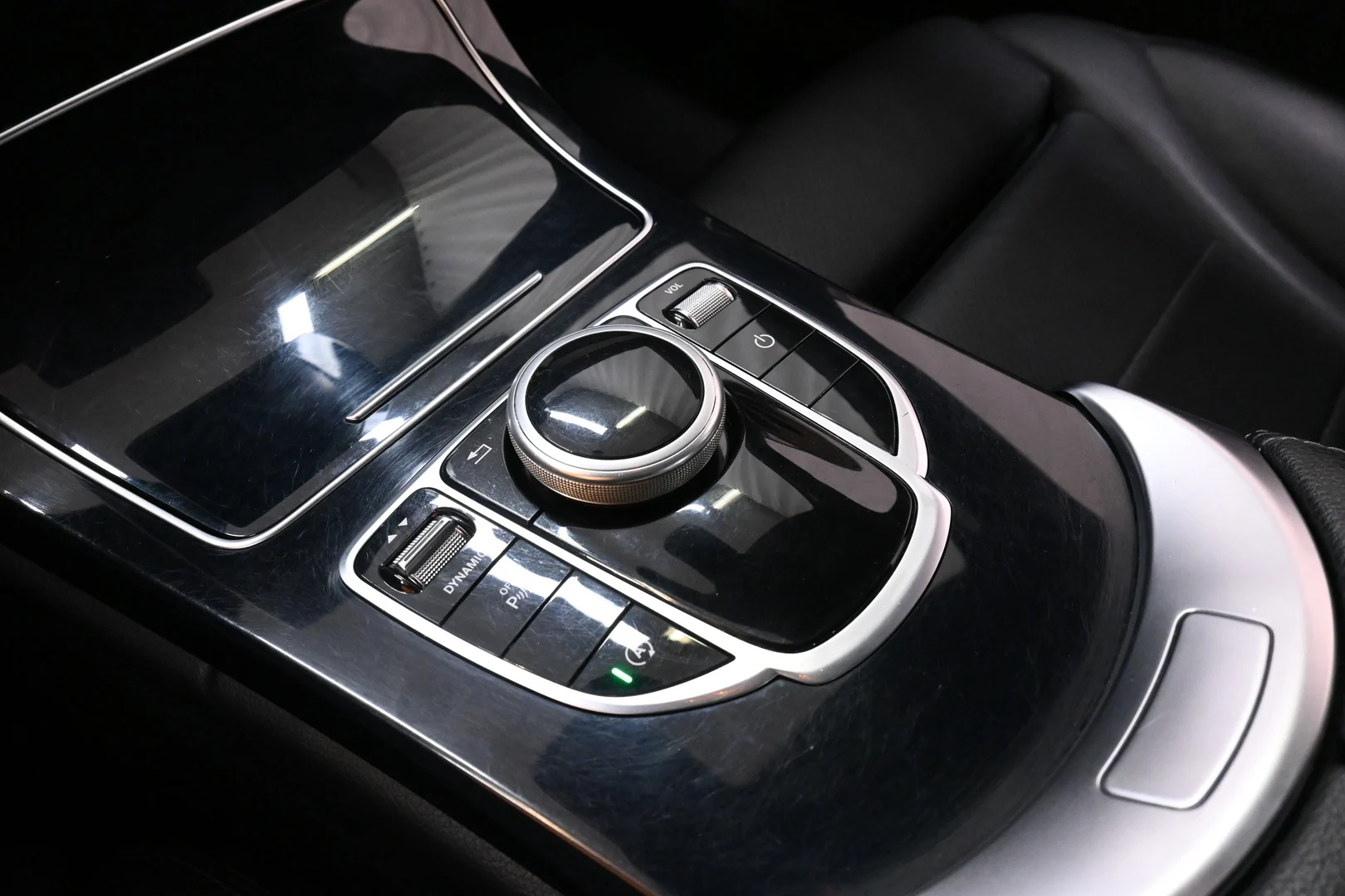 Car Image - 6oa2PnSgcKn8XiIgQU6WJO