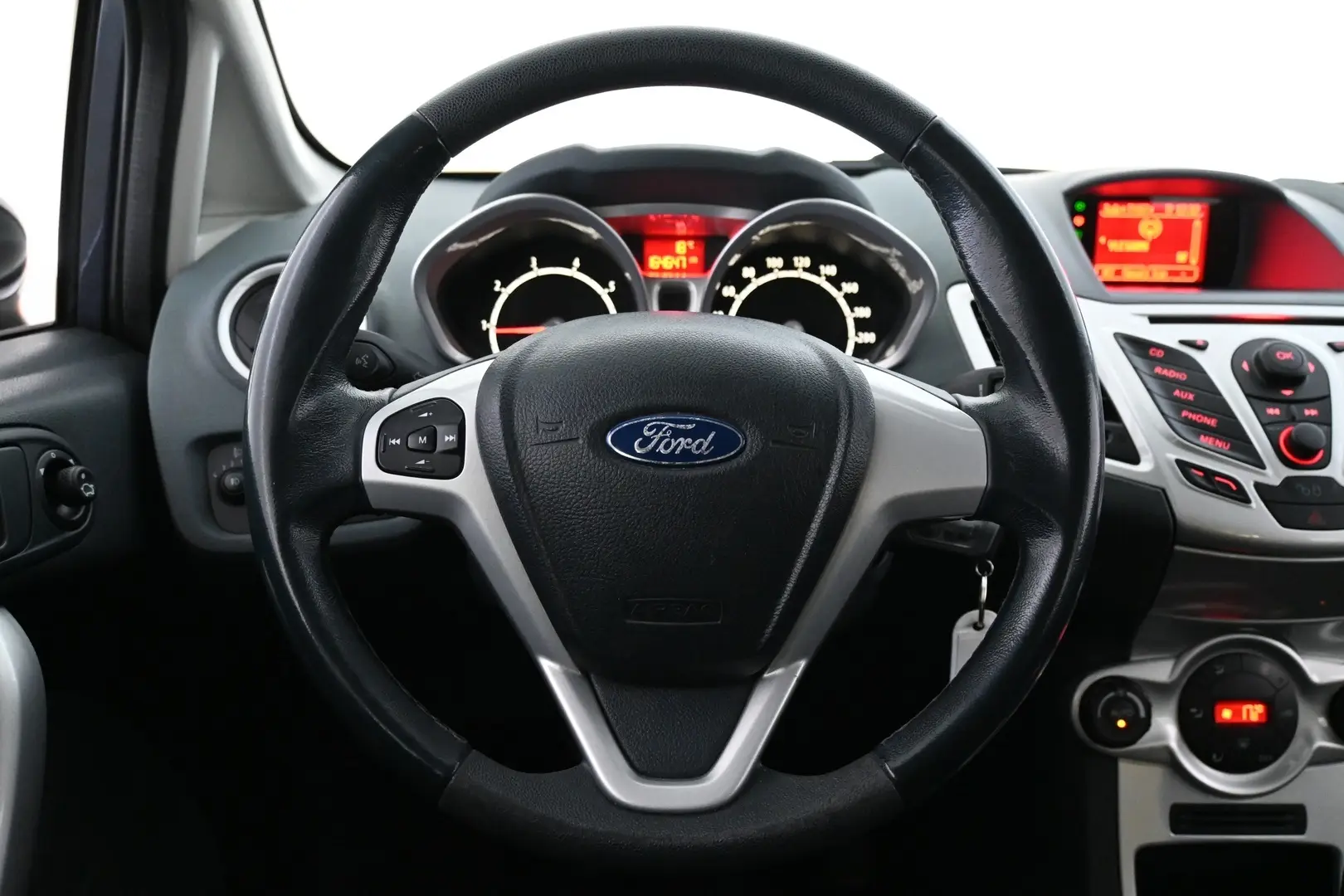 Car Image - 3ytGjuZwAALtMuRyTkGYPL
