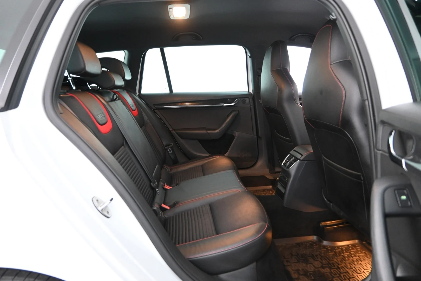 Car Image - 1YovOHW3QaEarbbtDP9Ac4