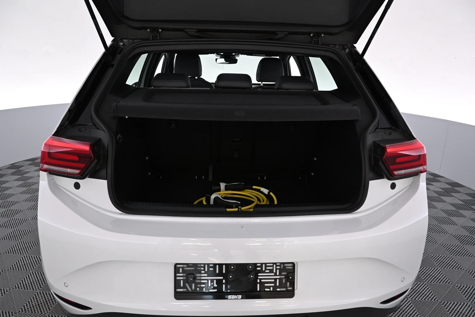 Car Image - W7DVrLAslKIgjQhrAYmEP