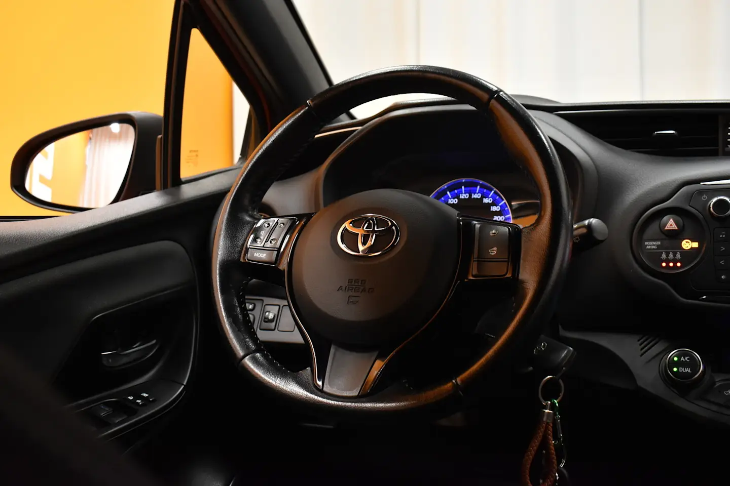Car Image - 2lhm9IPuynLPSPyoAw9cVH