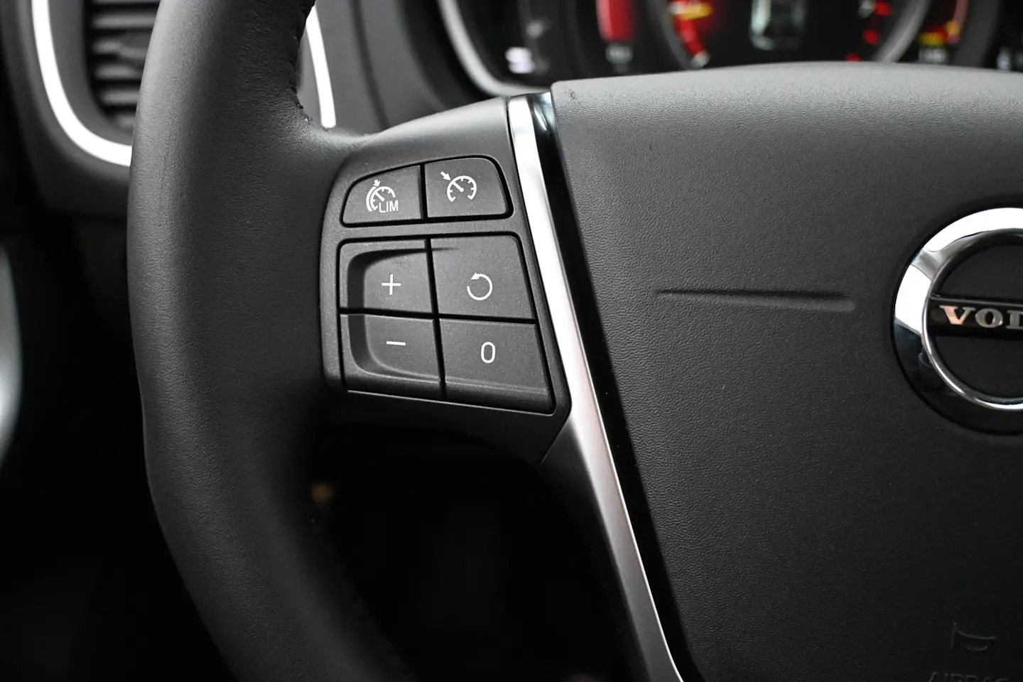 Car Image - 4hMAA9BLCm6r8kfdQhMHx2