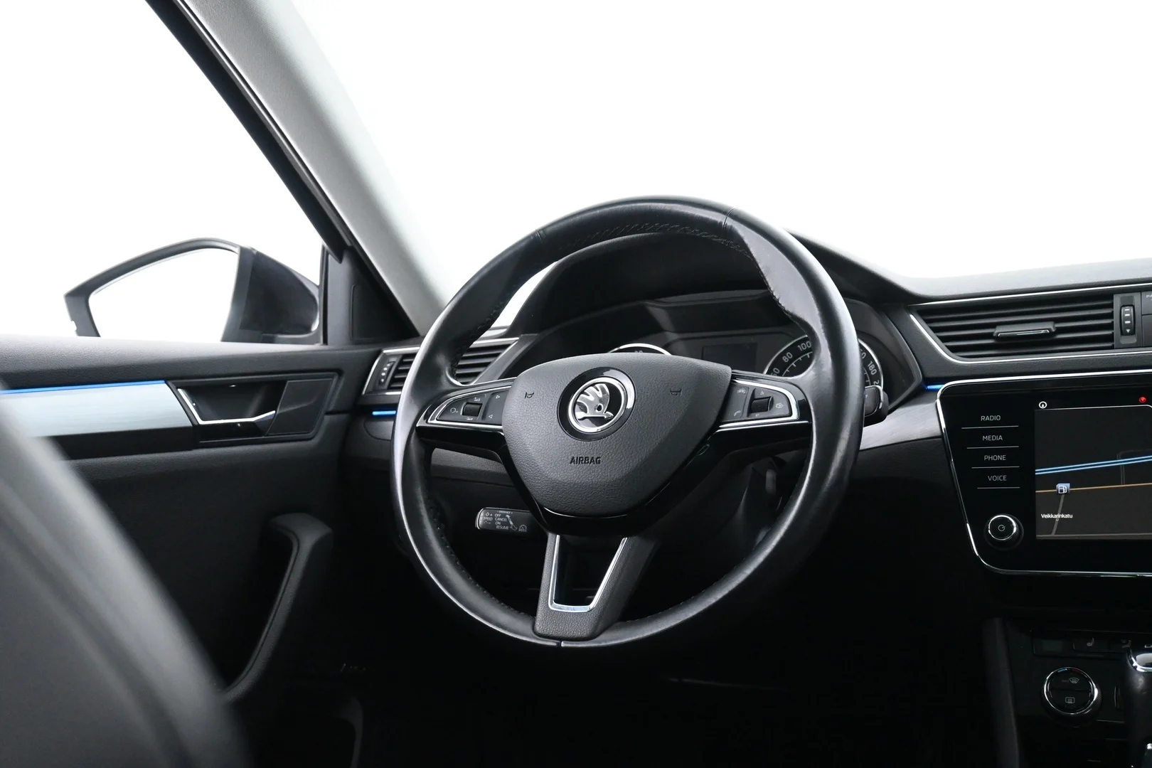 Car Image - XFqPcnxTenJJxIBYXoLVR