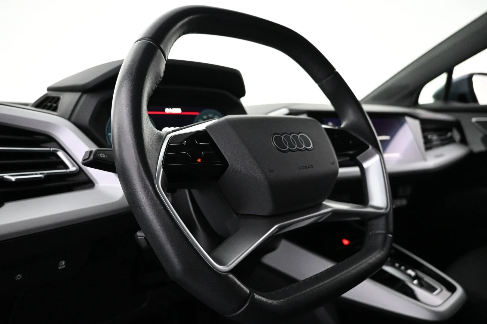 Car Image - KqMTHVwRjYARg18T7ScPj