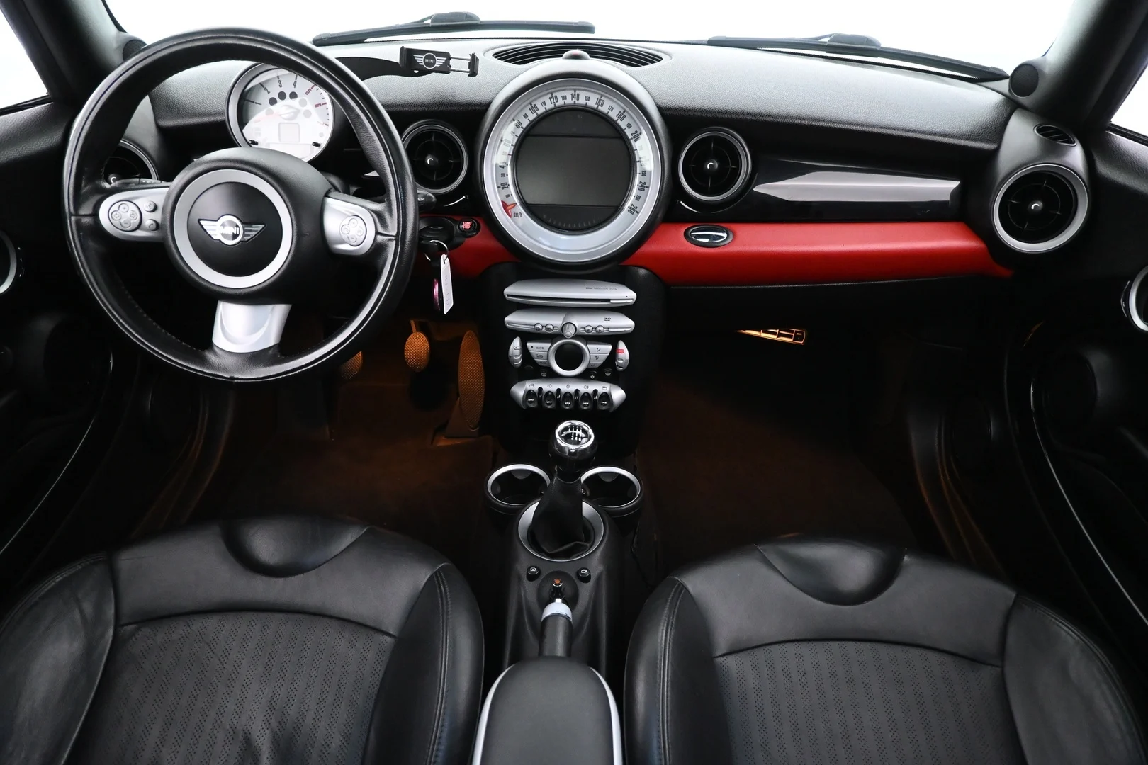 Car Image - 4Zhlo3zYpQnNwEVcc8OuF0