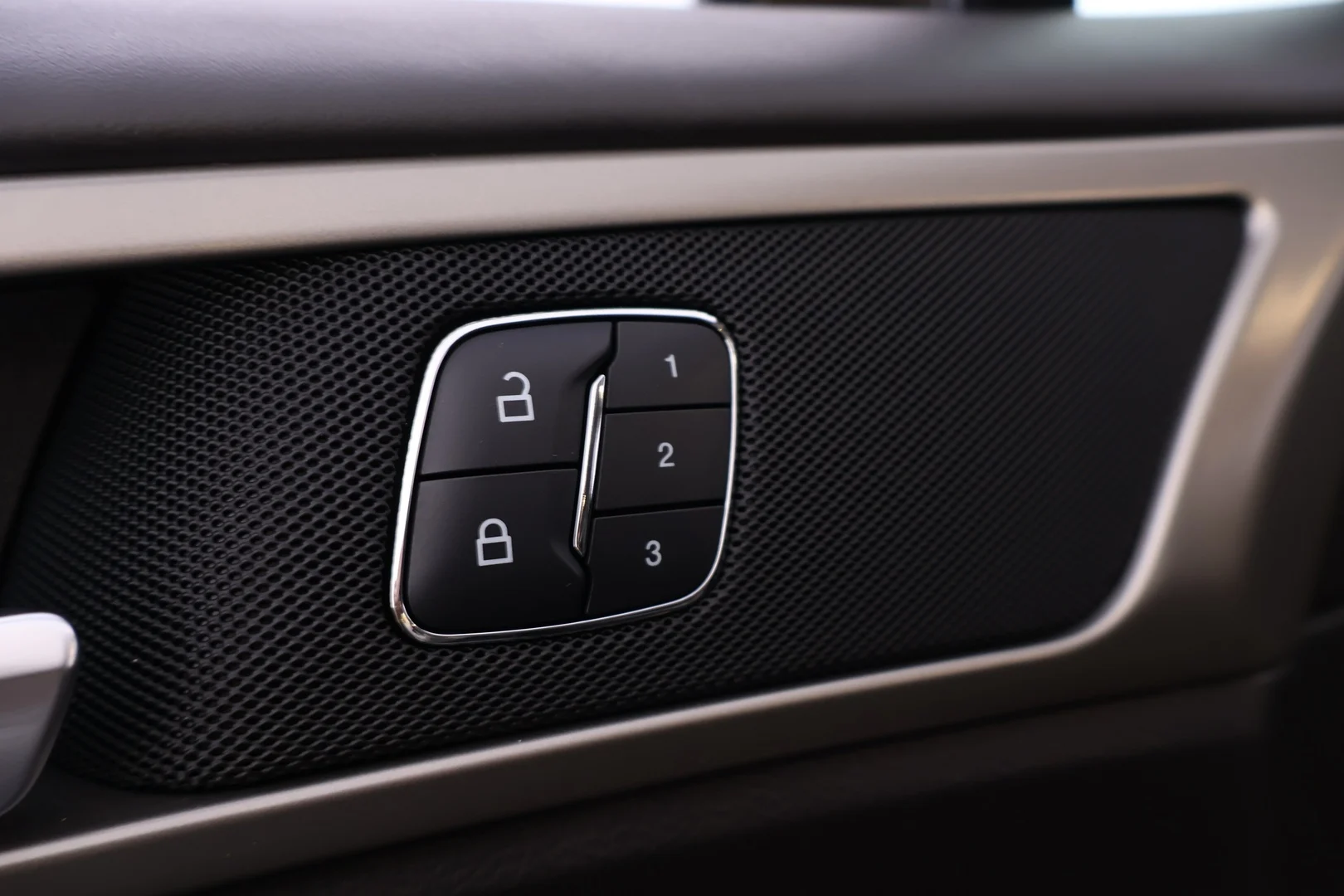 Car Image - 7AJRFsmyZRfwFJUJjcVWDK