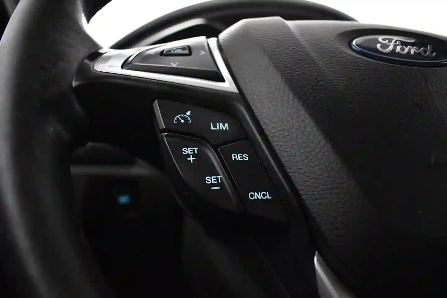 Car Image - eVG27zK8pwbeufiCfn0n0
