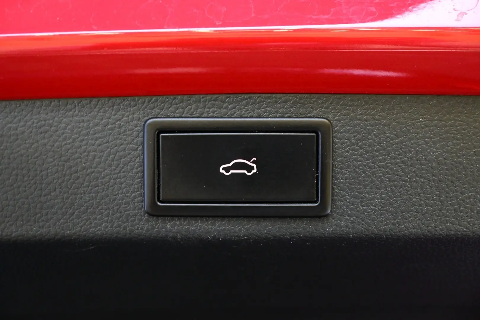 Car Image - DhbYO7KVQaSsu7jO31cXj
