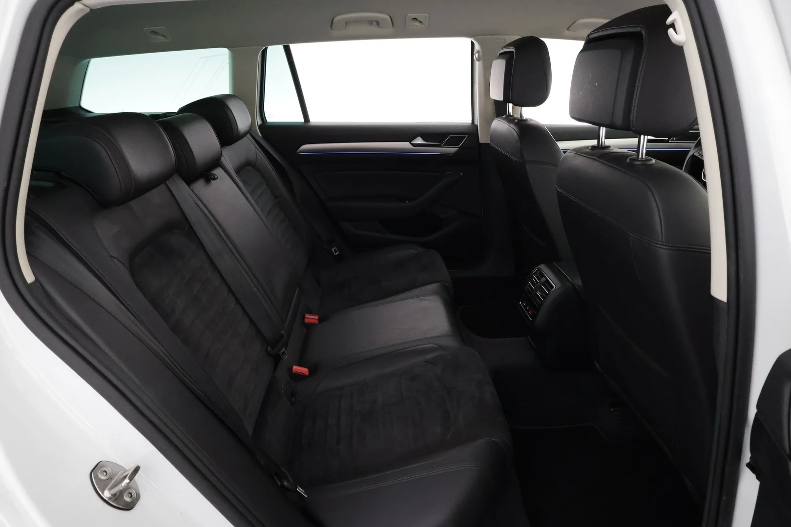 Car Image - 6dtzfnPMRFsophkK1m2tzo