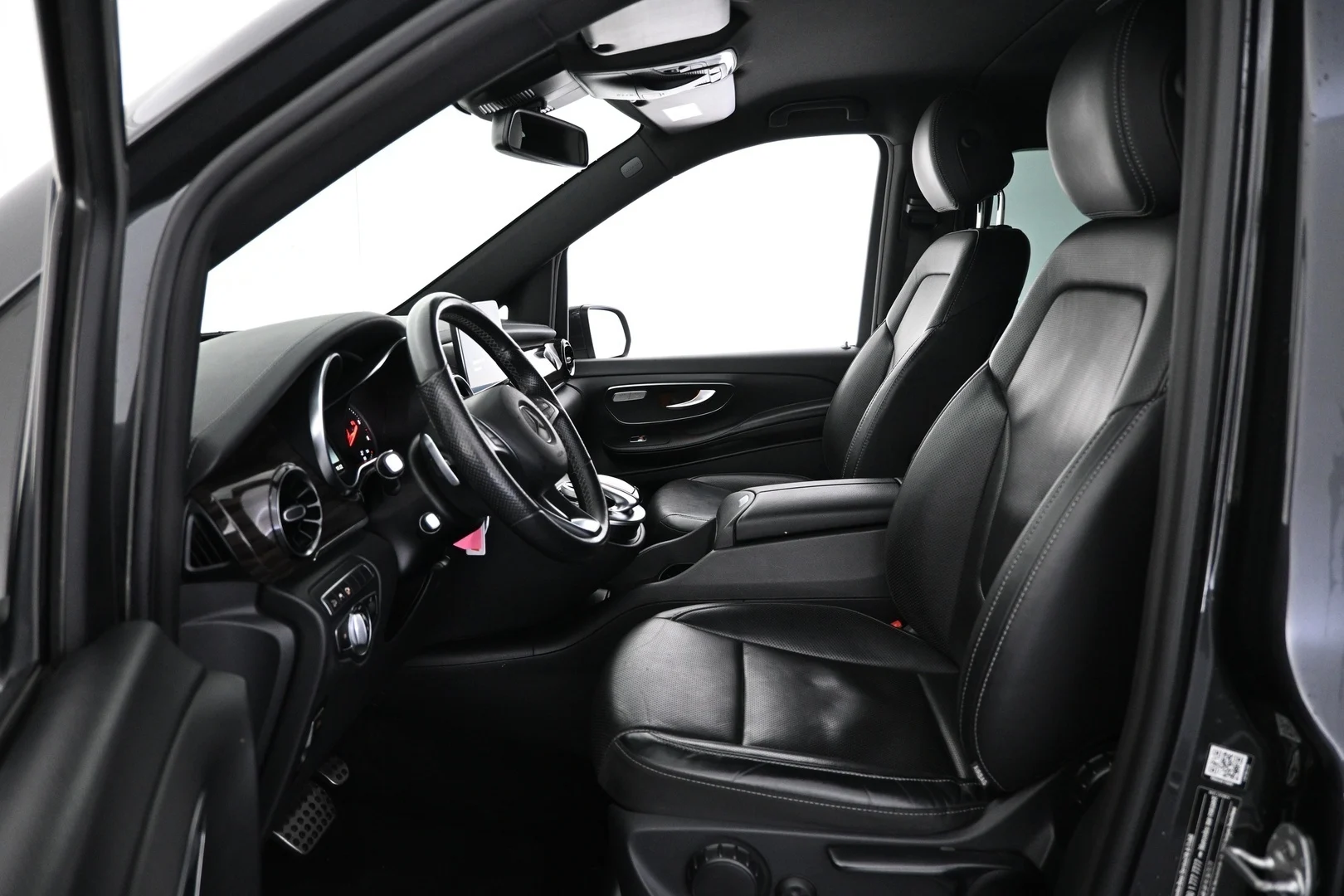 Car Image - 6LTBMJMbEvCBAZxyZuibWL