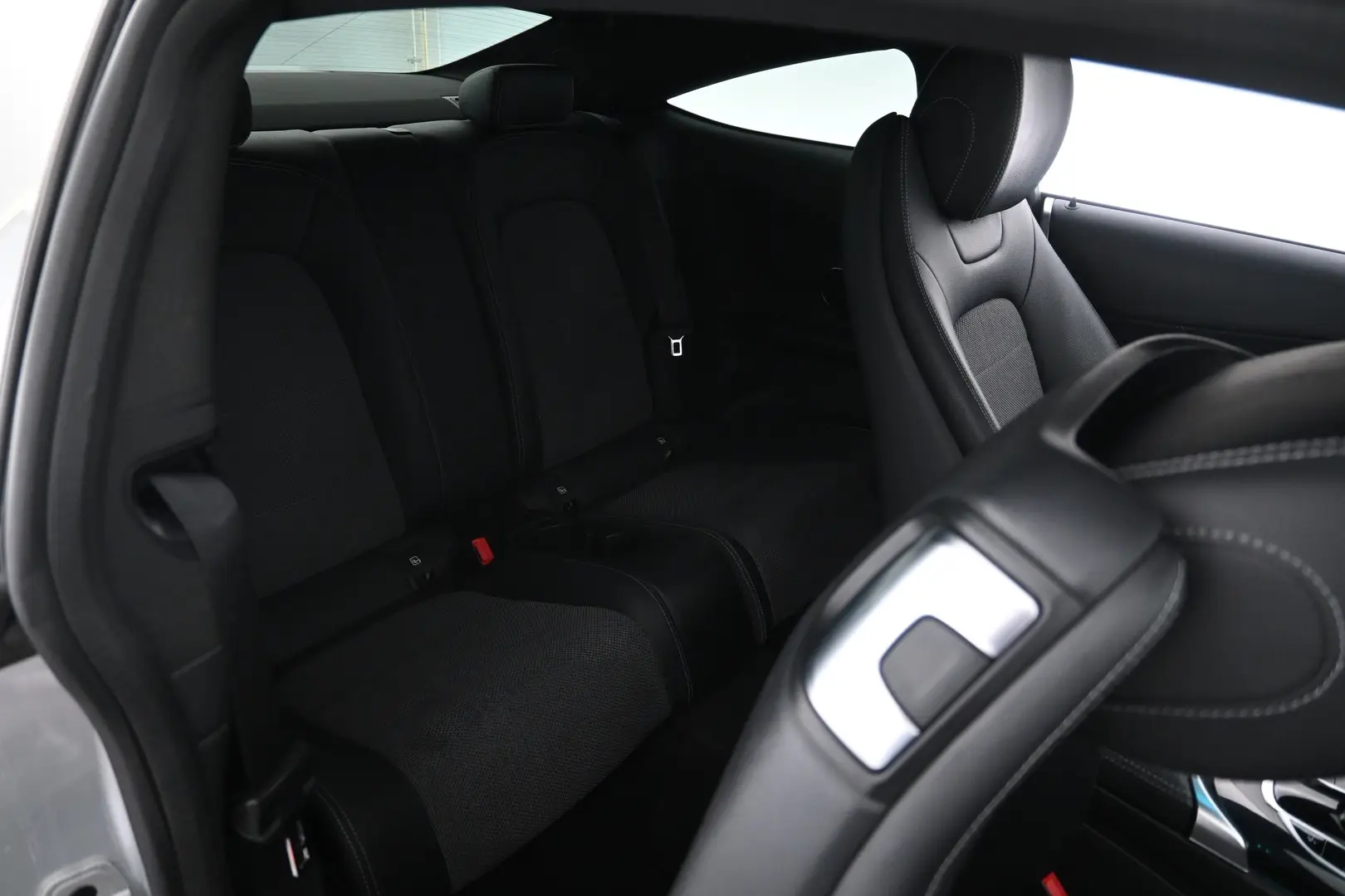 Car Image - 5KdSPVtsGTOZ0r18UIHOzo